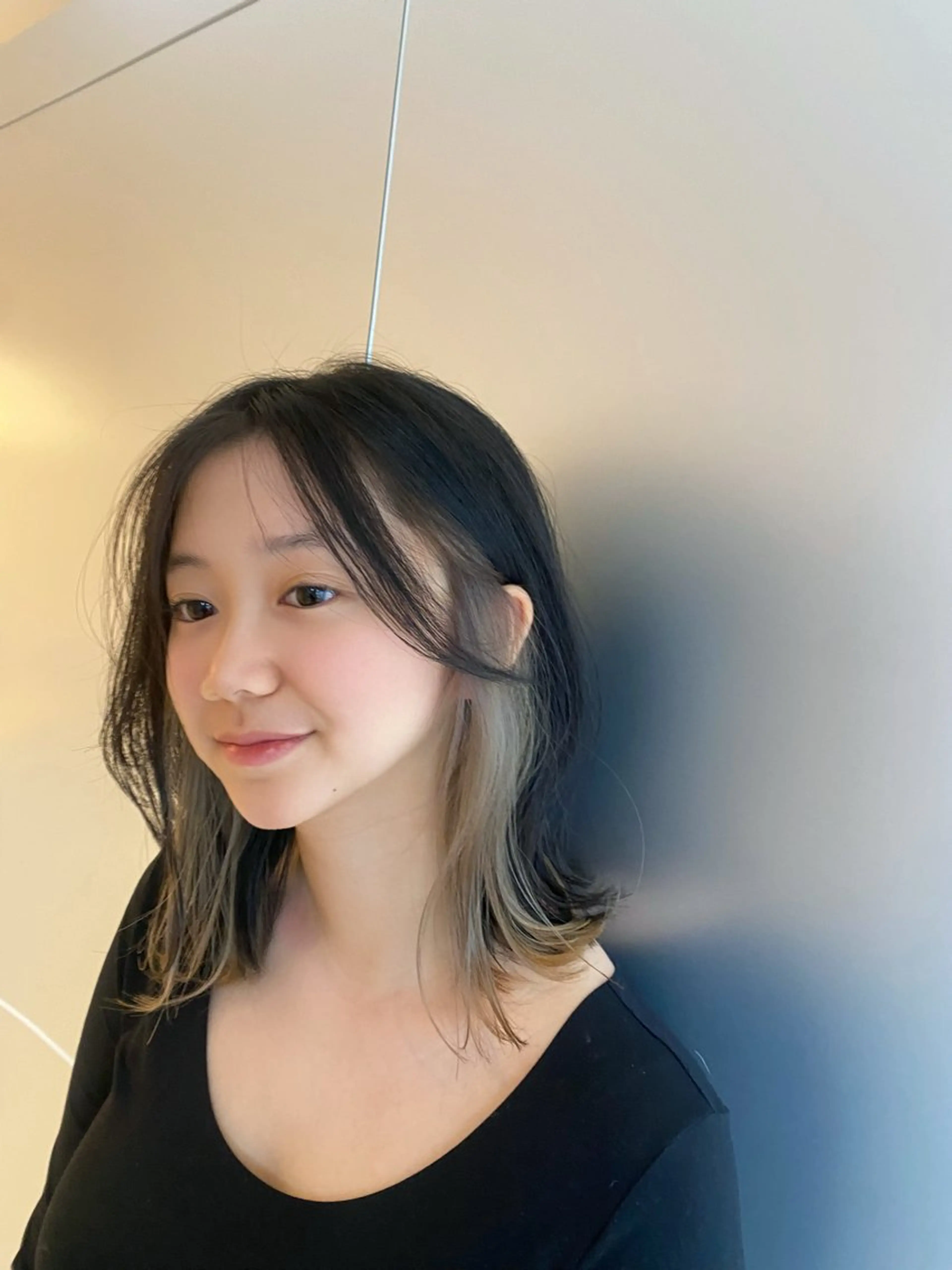 ミディアム 小顔カット ヘアカラー トリートメント 顔周り小顔レイヤー ×ブリーチなしカラーのヘアスタイル