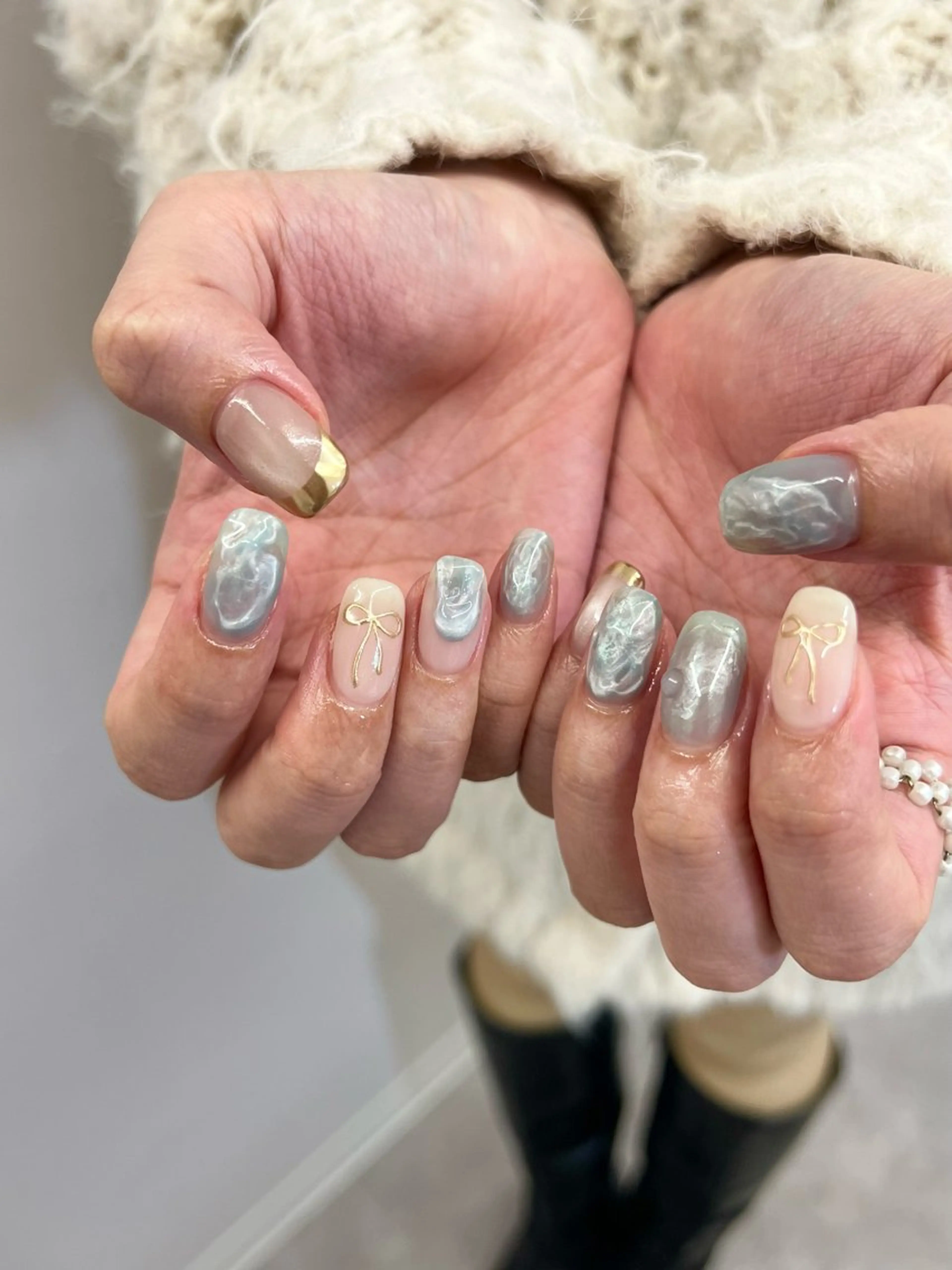 ネイル ブルー フレンチネイル ジェルネイル ゴールド マグネットネイル ハンドネイル ハンドケア Bana_ Nailのネイルデザイン