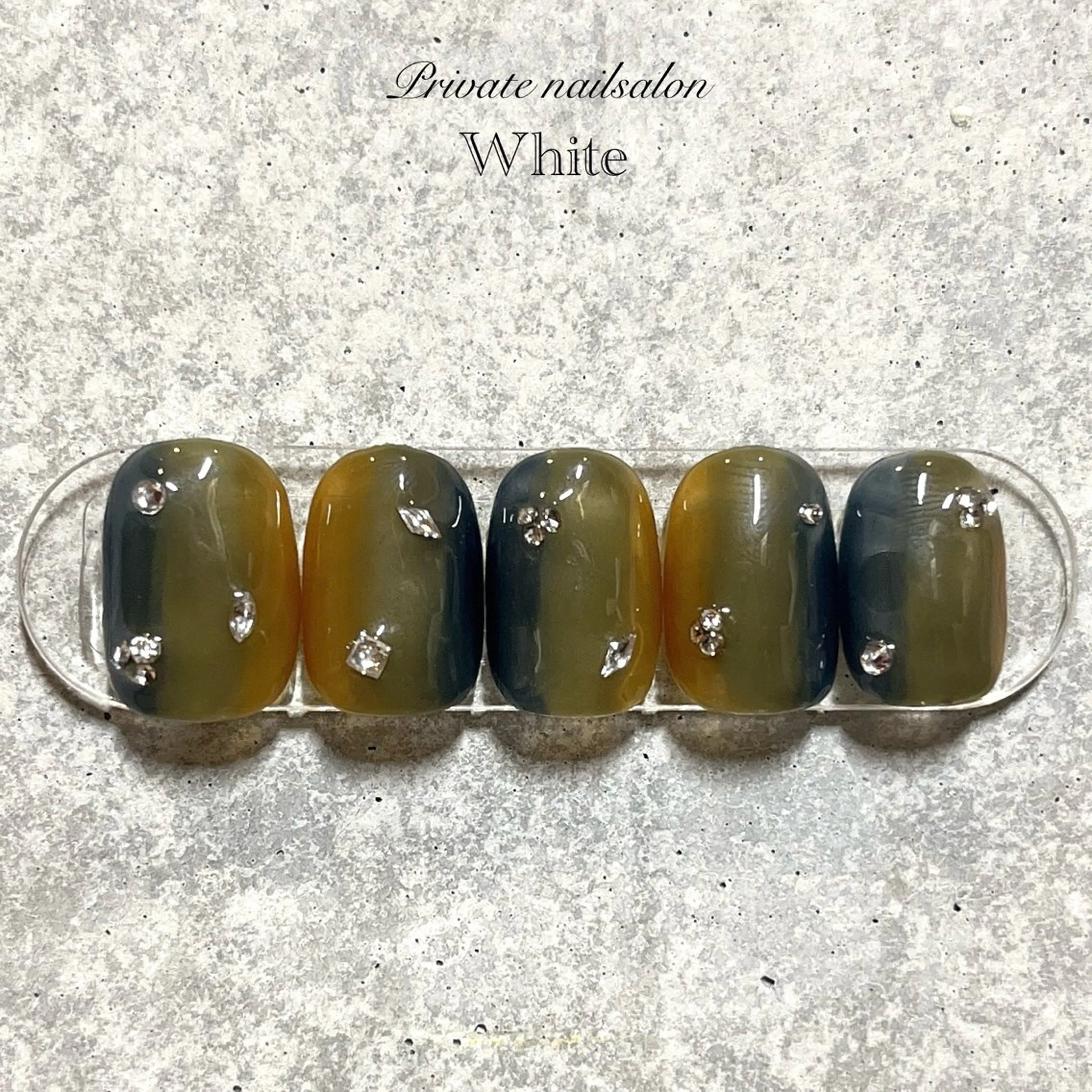 ネイル ブルー グラデーション キラキラネイル ニュアンスネイル 黄色 ハンドネイル SAKASHITA KEIのネイルデザイン