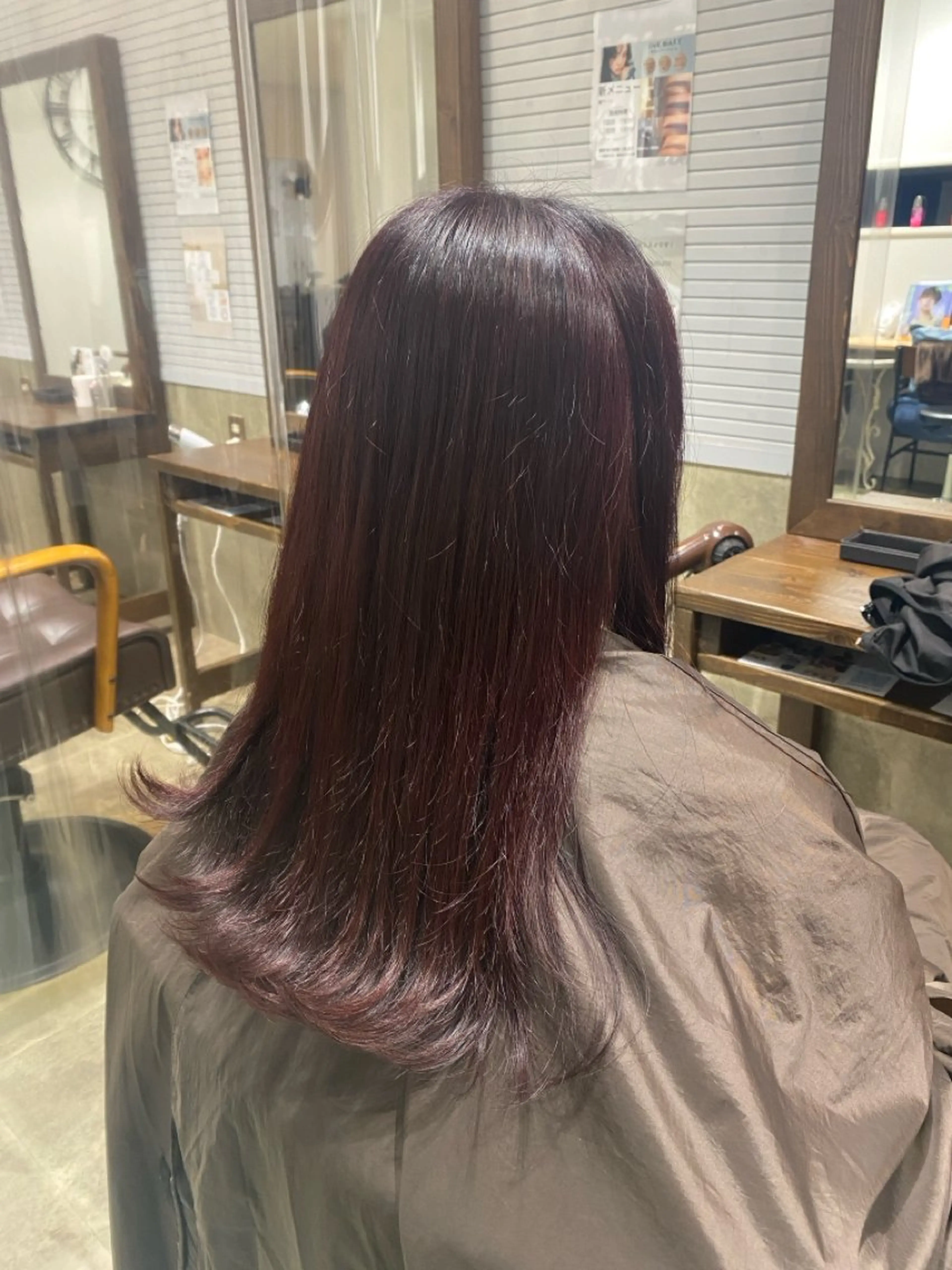 ロング カラー ボルドーカラー レッドカラー 石川 莉乃のヘアスタイル