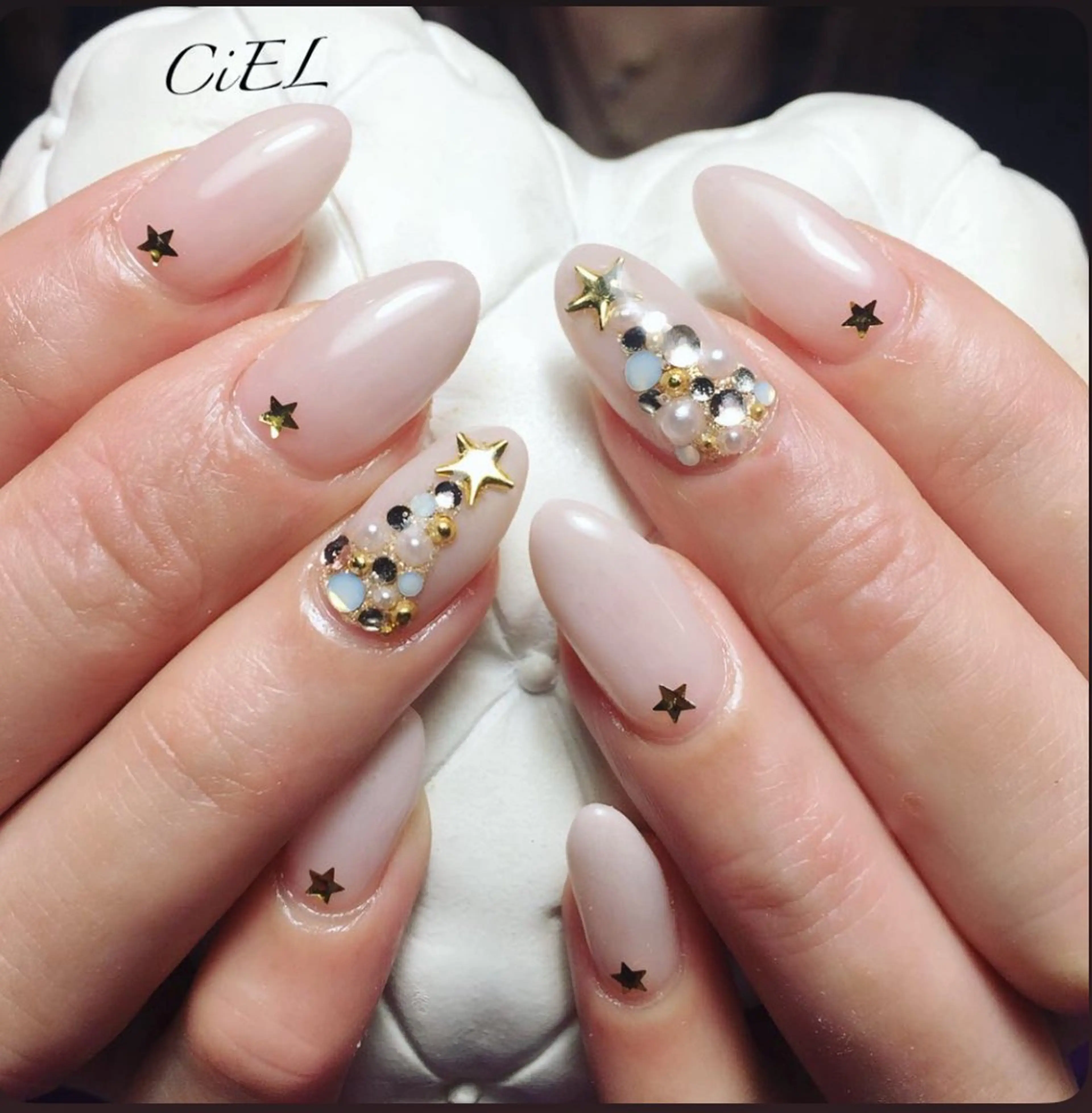 ネイル アートネイル ホログラムネイル ロングネイル 冬ネイル クリスマス ハンドネイル CiEL Maikoのネイルデザイン