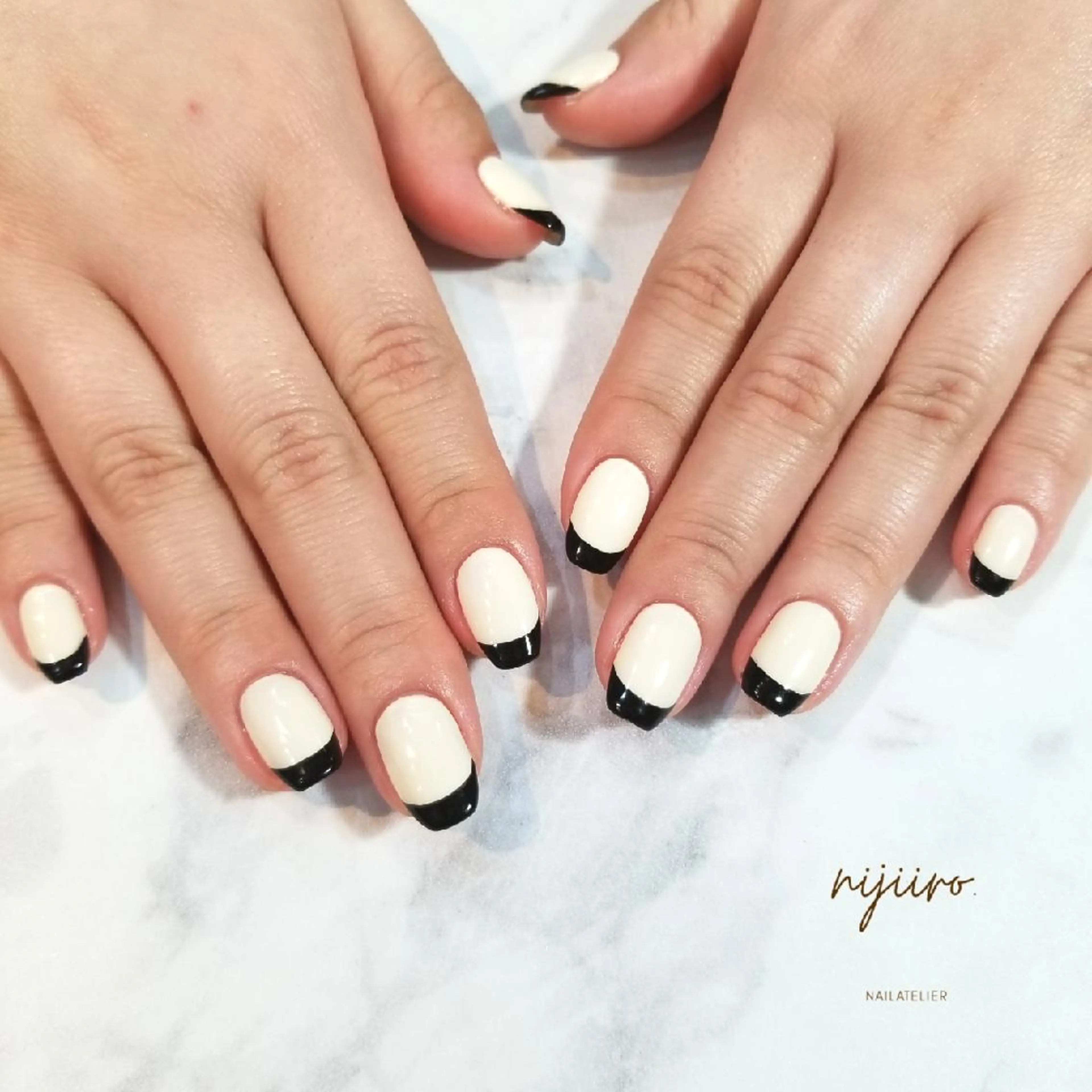 ネイル フレンチネイル ハンドネイル nijiiro🌈 サトウのネイルデザイン