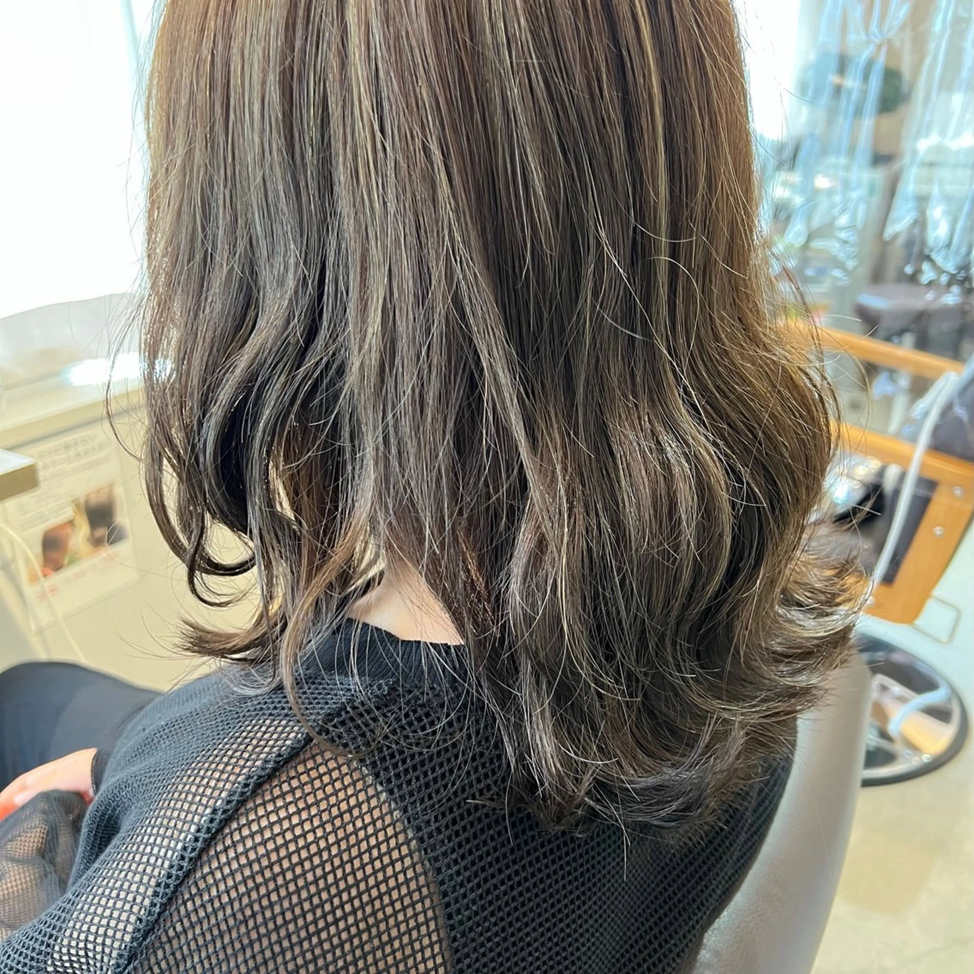 ミディアム カラー 顔周りデザイン/ ママ美容師/濱ほのかのヘアスタイル