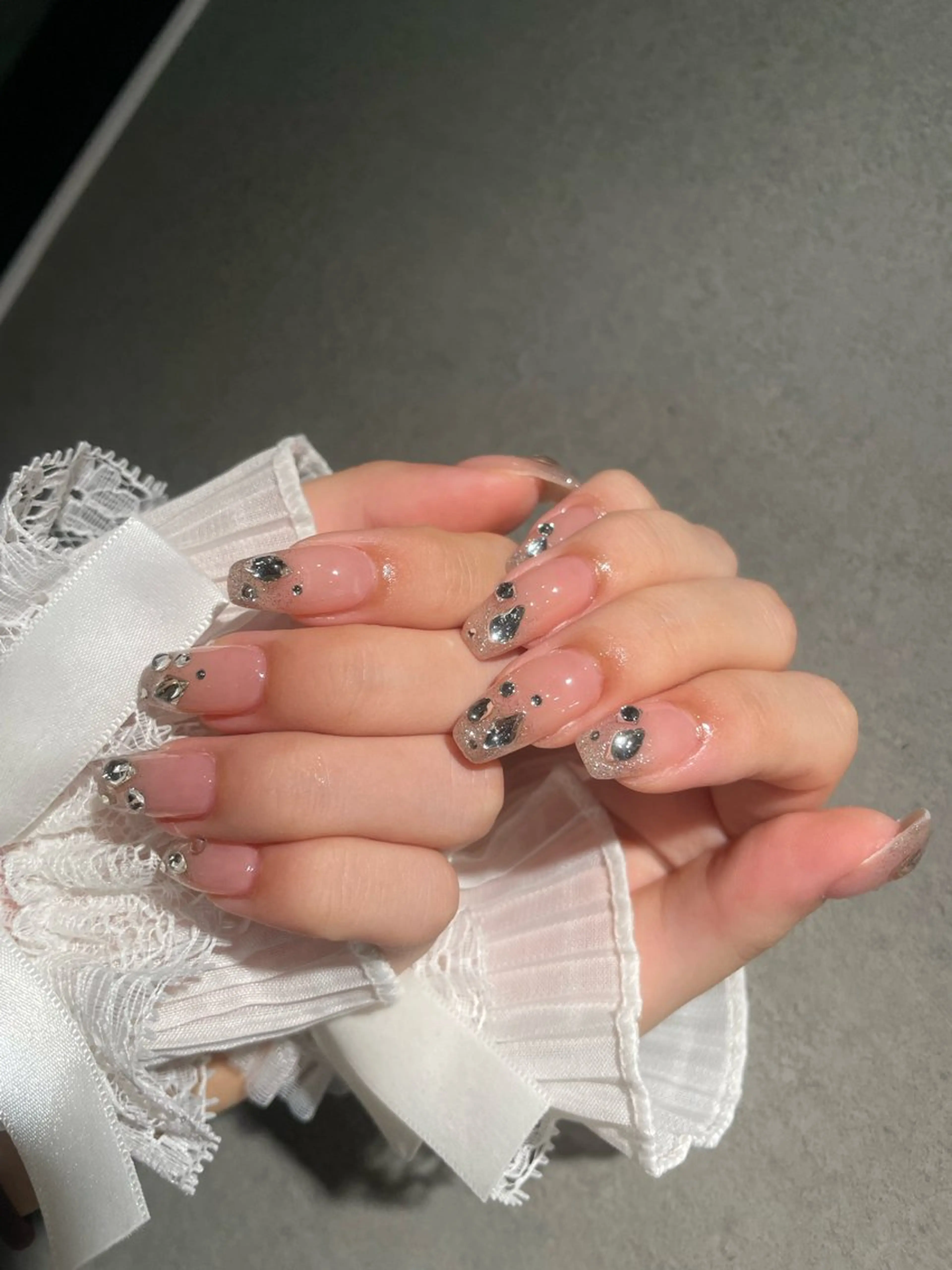 ネイル キラキラネイル ストーンネイル I-nail Moeのネイルデザイン
