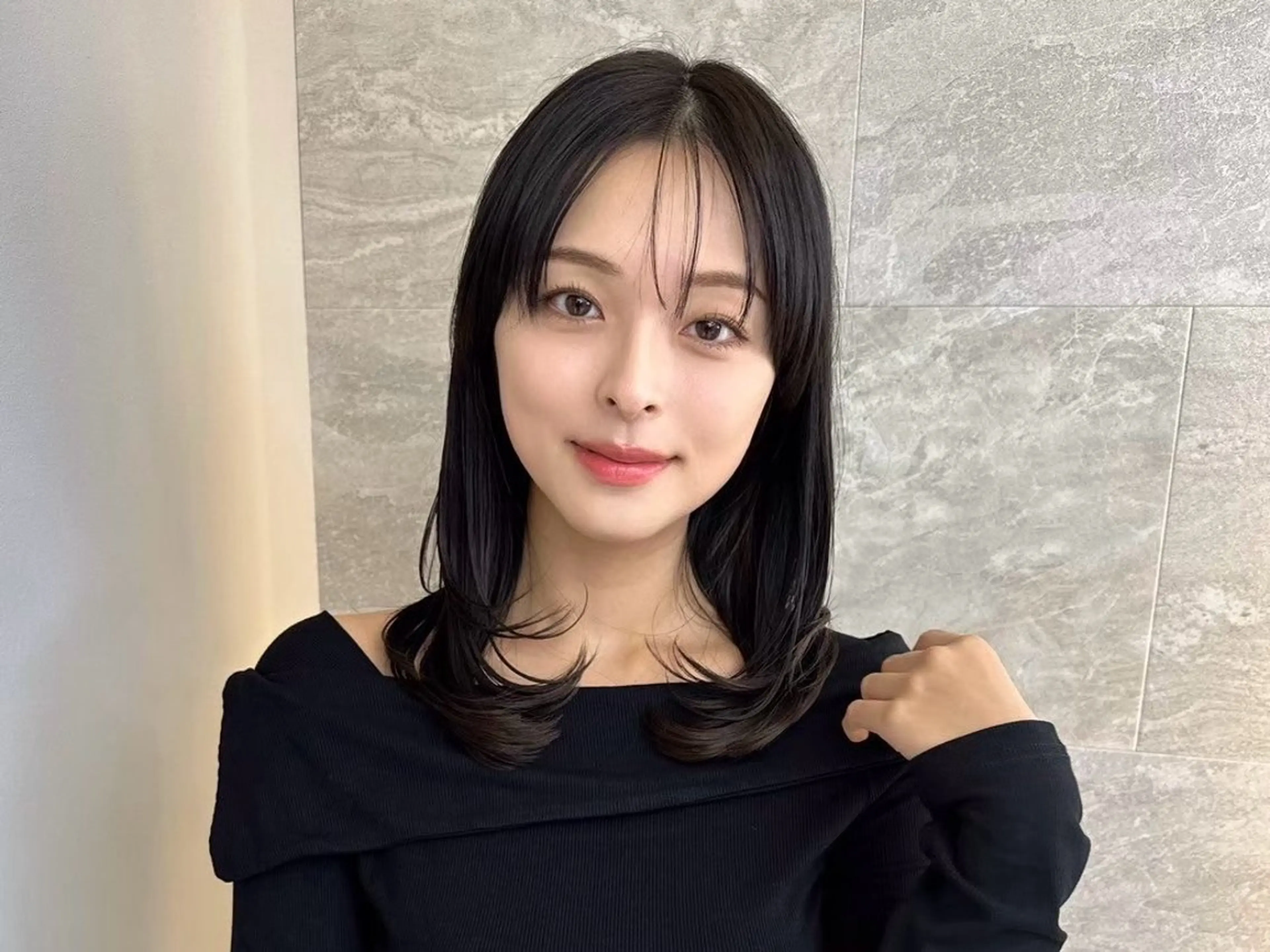 ミディアム カラー ヘアアレンジ カット ヘアカラー トリートメント ボブ｜韓国｜美髪矯正 ｜amika🌙のヘアスタイル