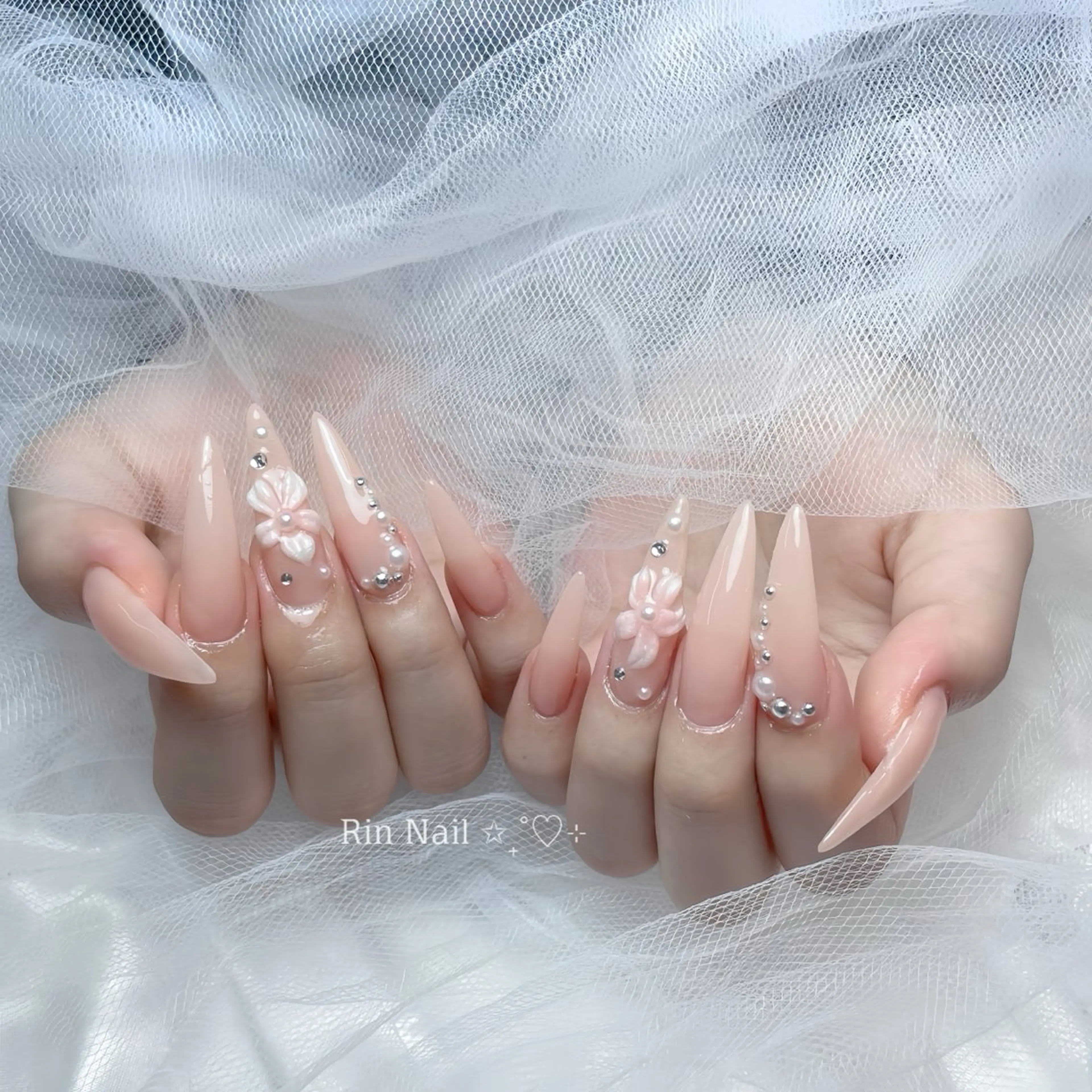 ネイル アートネイル チークネイル ジェルネイル ロングネイル マグネットネイル ハンドネイル Rin Nail 新大久保店のネイルデザイン