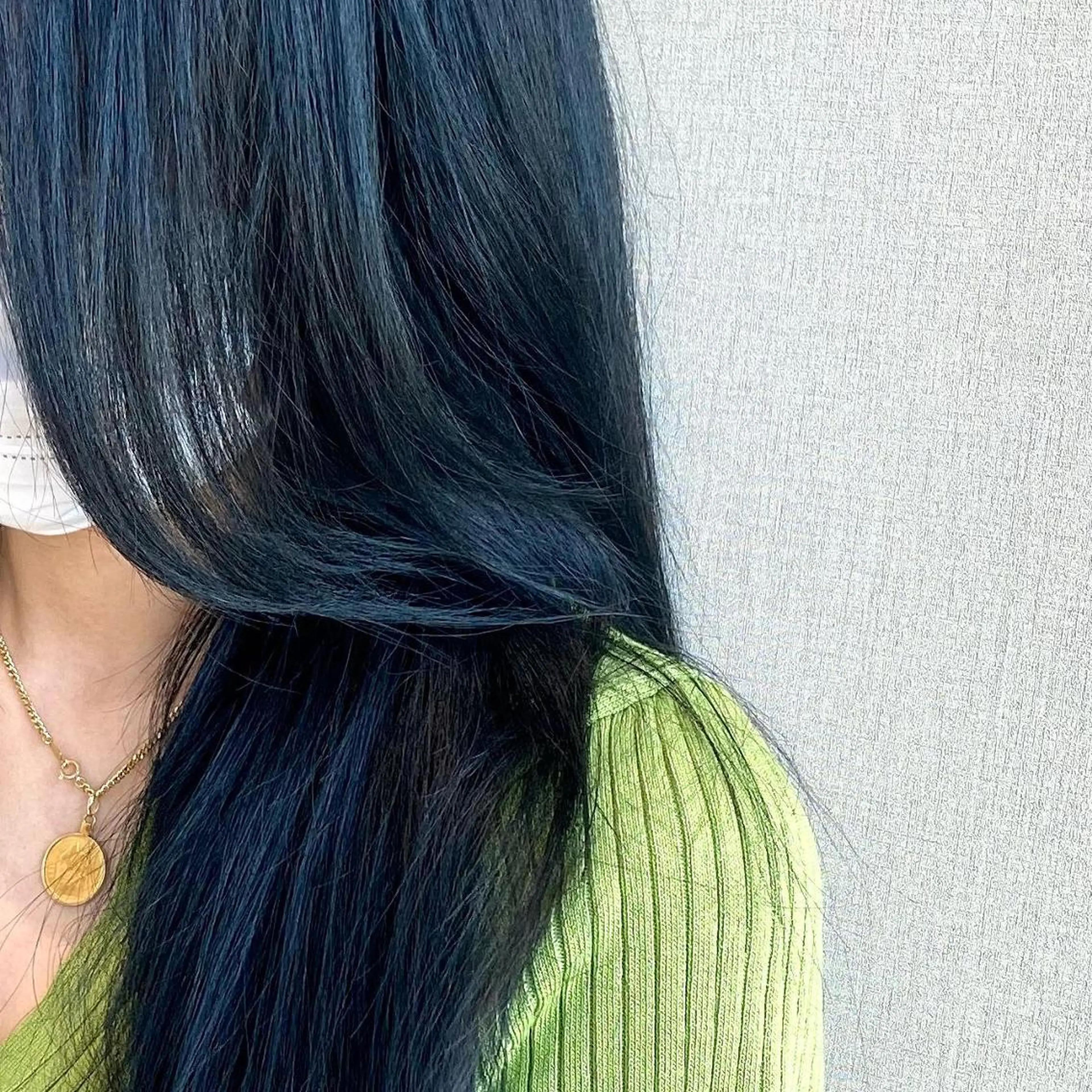 ミディアム カラー ミディアムパーマ 黒髪 ブルーカラー ブルーブラック ナチュラル＊艶＊ 蒲生四丁目＊山保美月のヘアスタイル