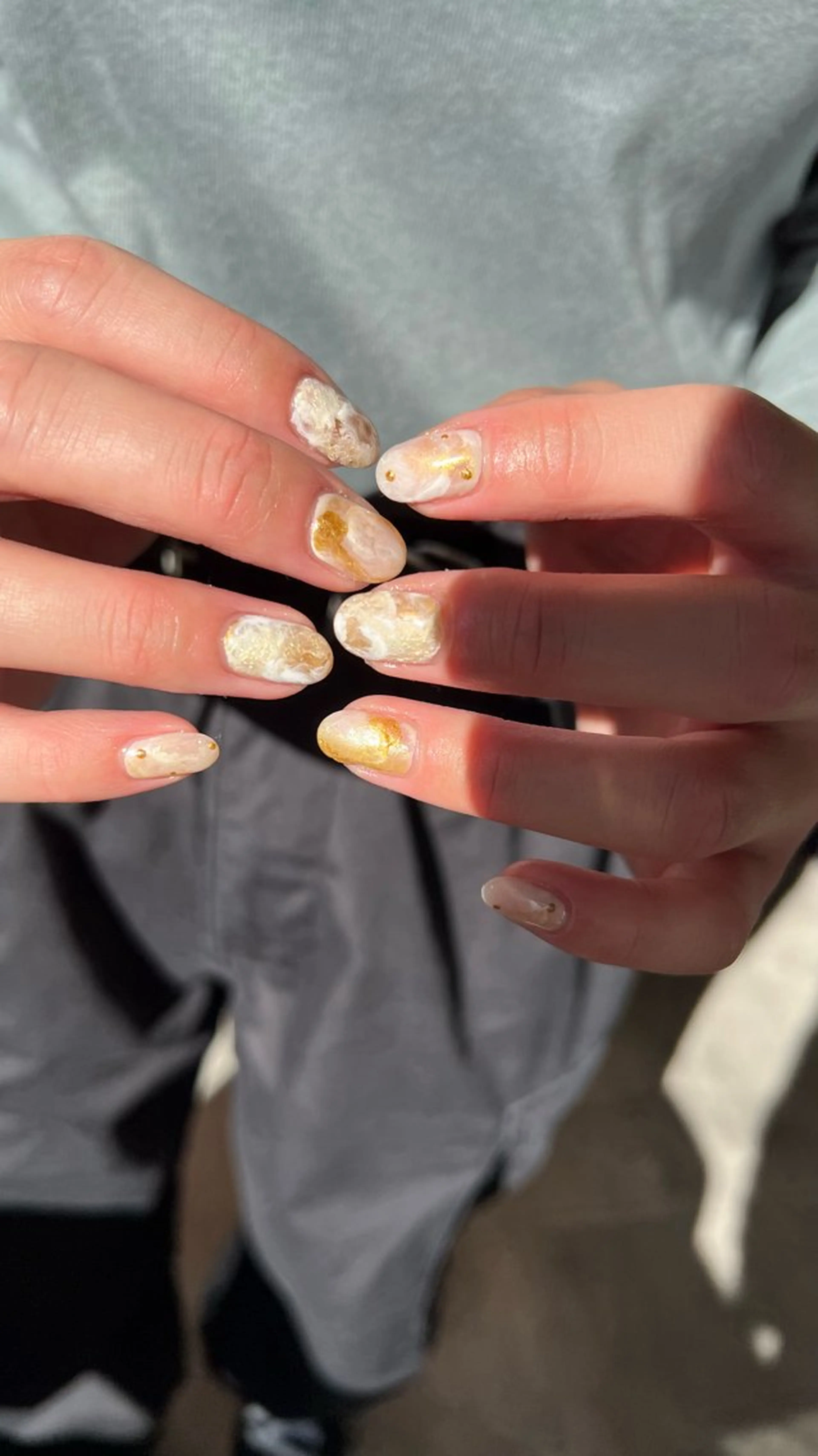 ネイル ゴールド ニュアンスネイル sode shioriのネイルデザイン