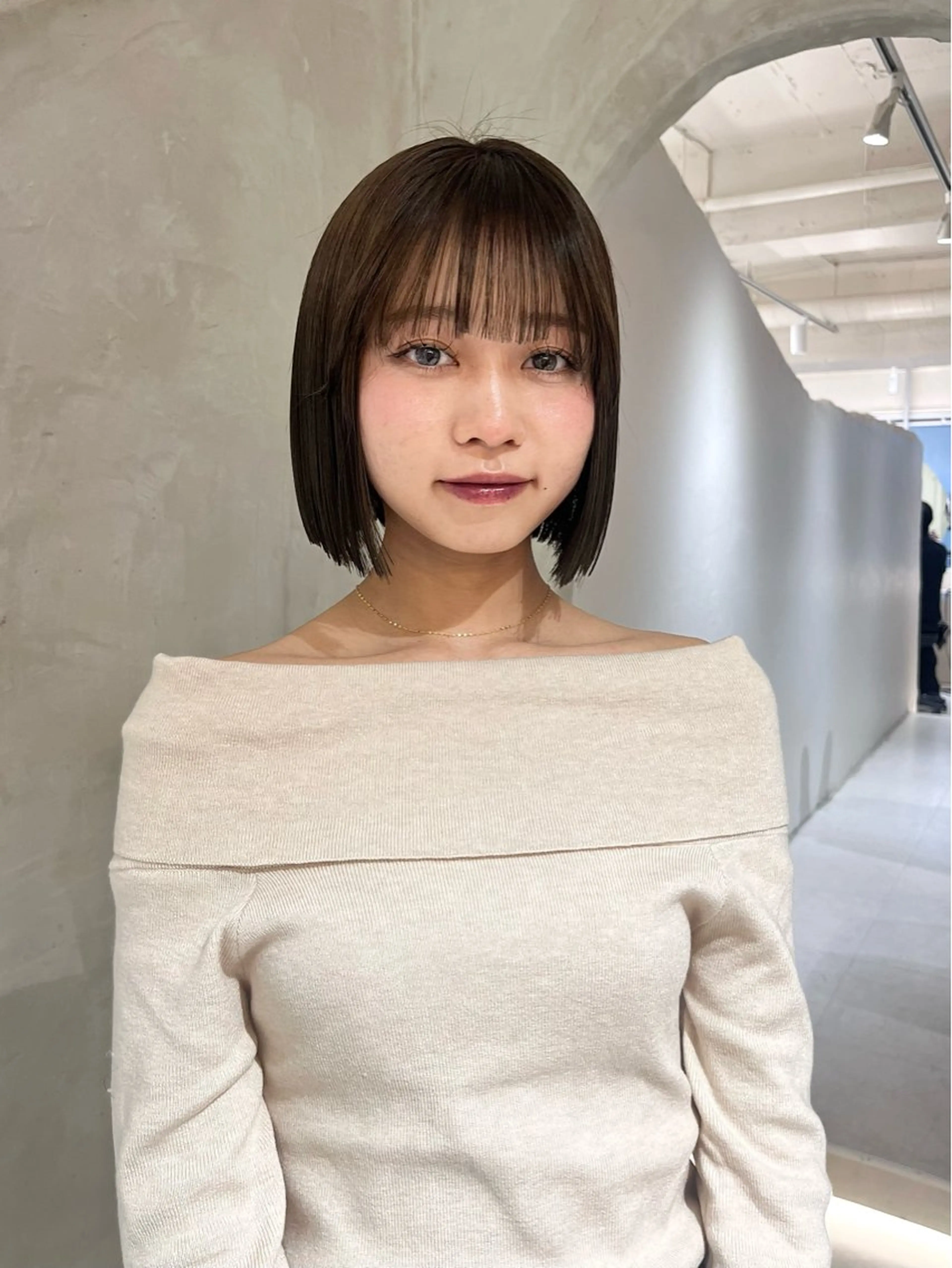 ミディアム カット 縮毛矯正 トリートメント 切りっぱなしボブ/ 艶カラー/綾莉のヘアスタイル