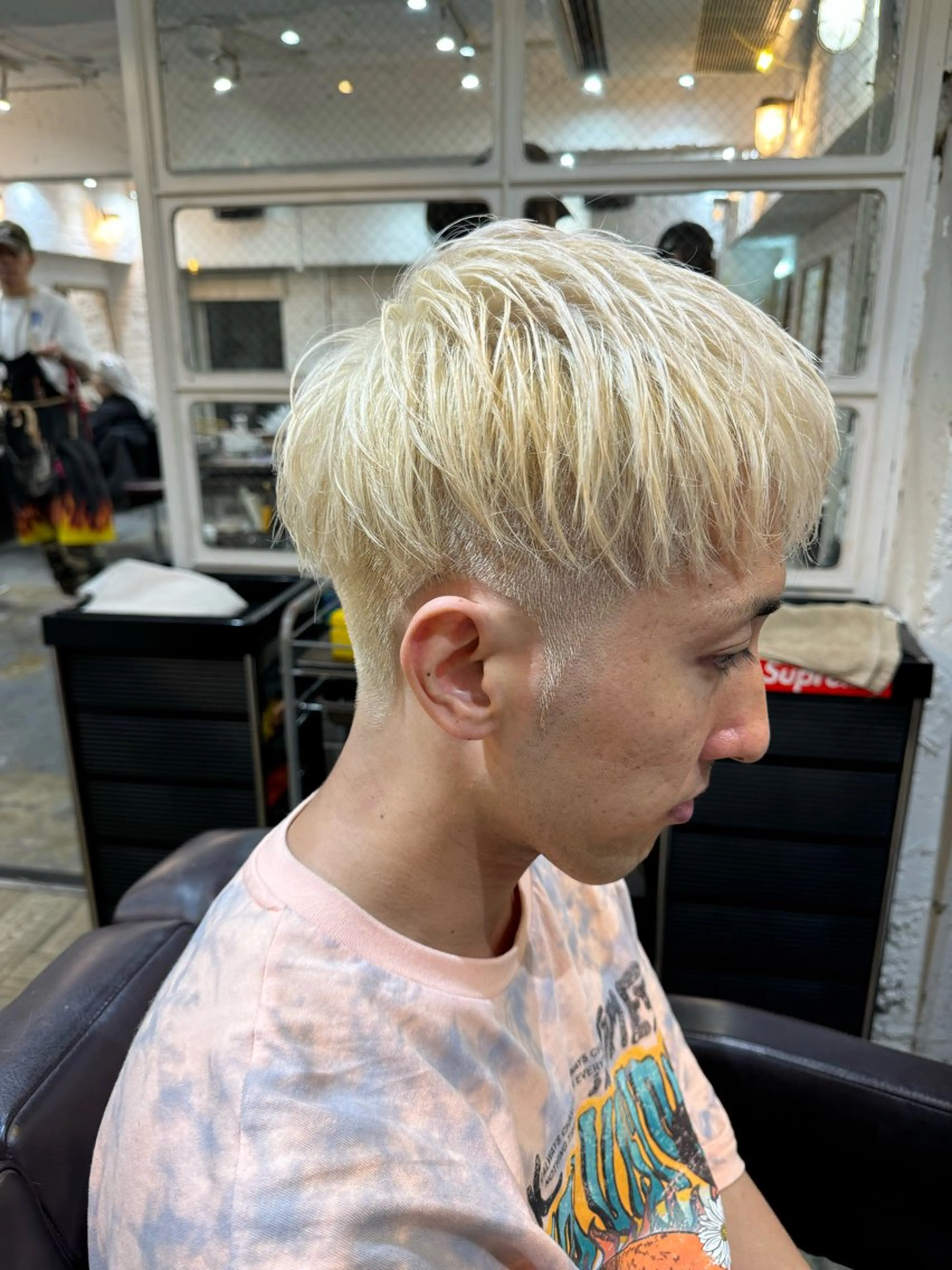 ショート カラー メンズ メンズブリーチ センターパート ダウンパーマ フェードカット メンズハイライト カット ヘアカラー トリートメント 💈メンズ特化💈 TASUKUのヘアスタイル
