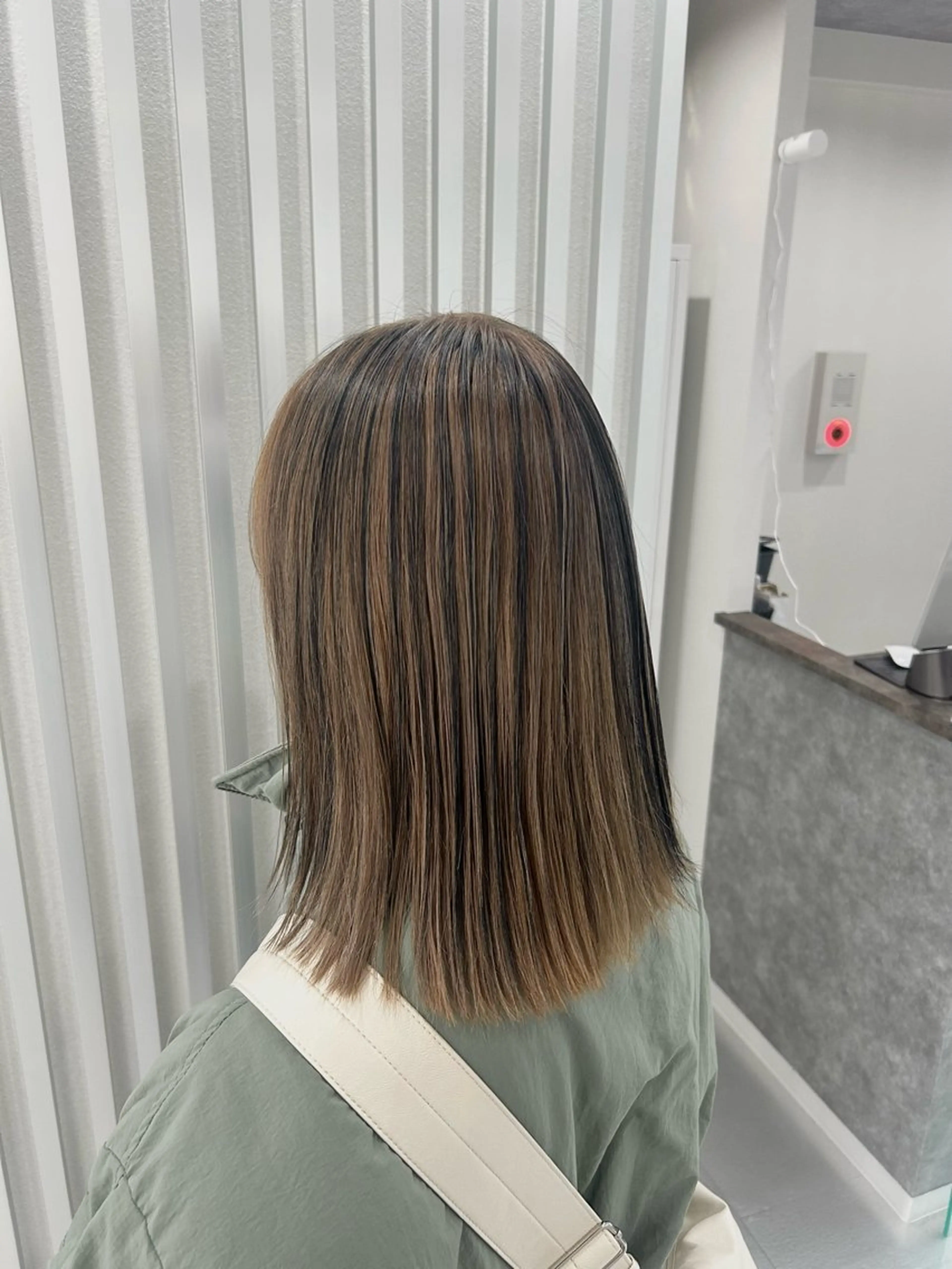 ミディアム ヘアカラー あやめ🪽 オリーブ/ハイトーンのヘアスタイル