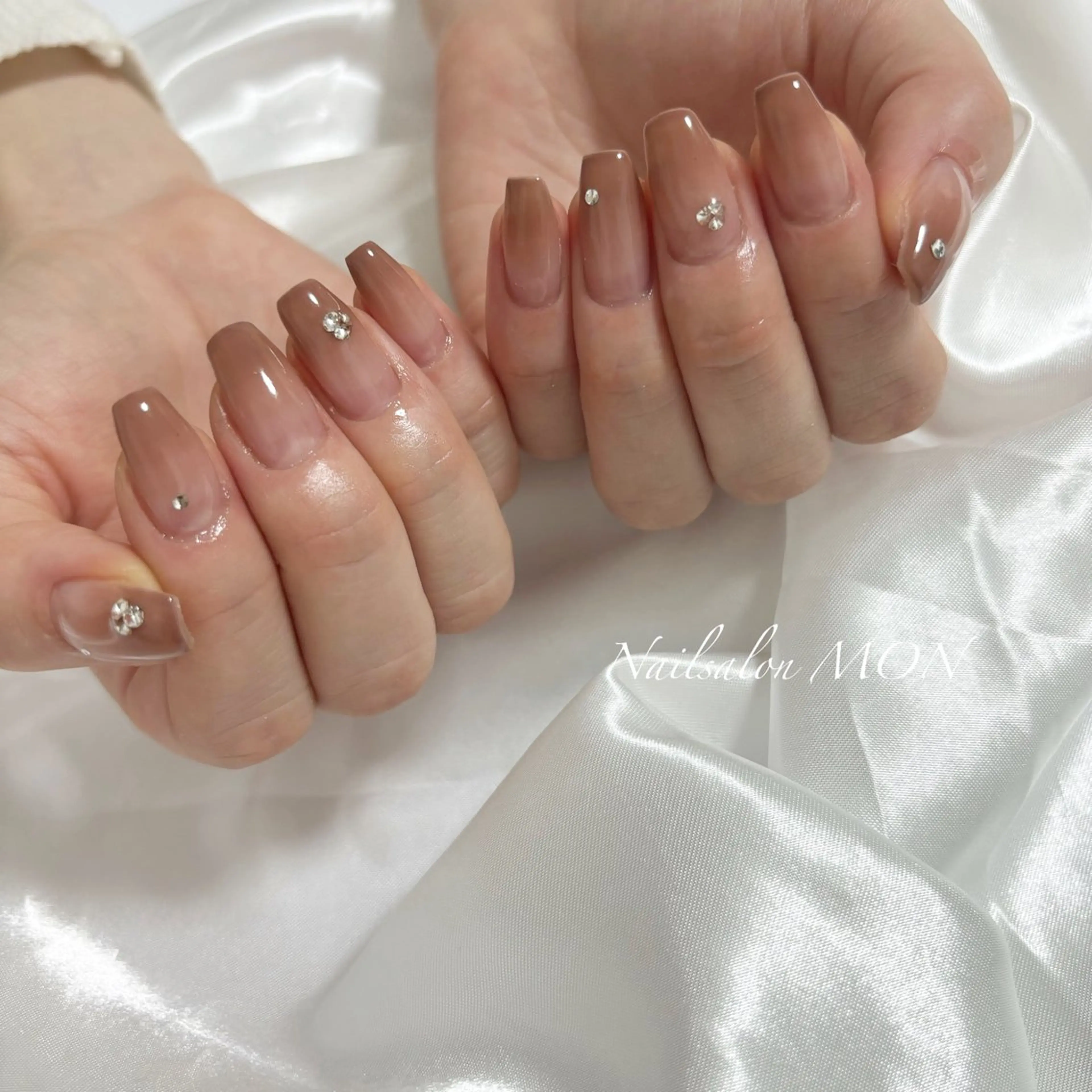 ネイル ジェルネイル ストーンネイル ハンドネイル Nailsalon MONのネイルデザイン