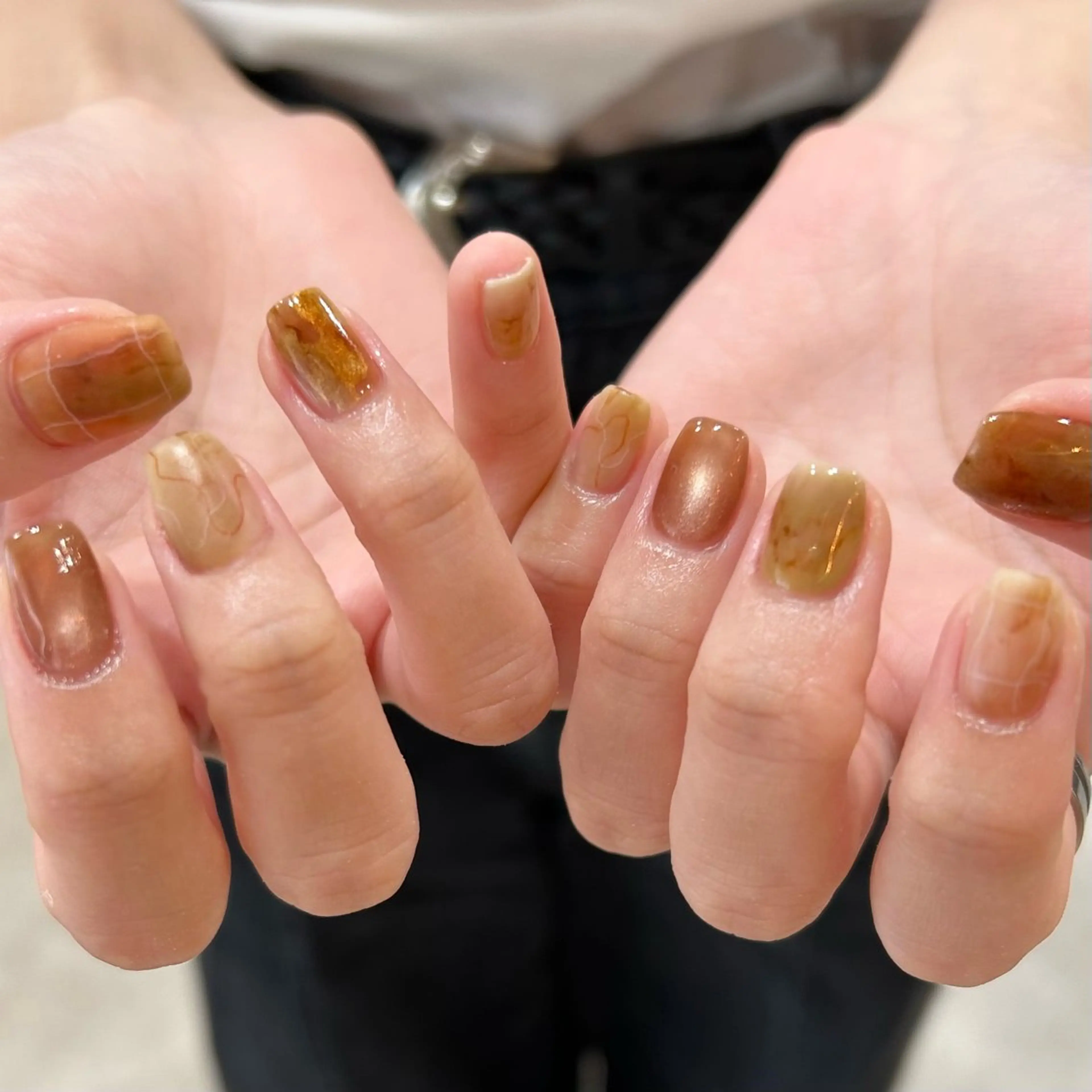 ネイル 氷ネイル・うるうるネイル マグネットネイル ハンドネイル shio ♡ 20.21日空きありのネイルデザイン