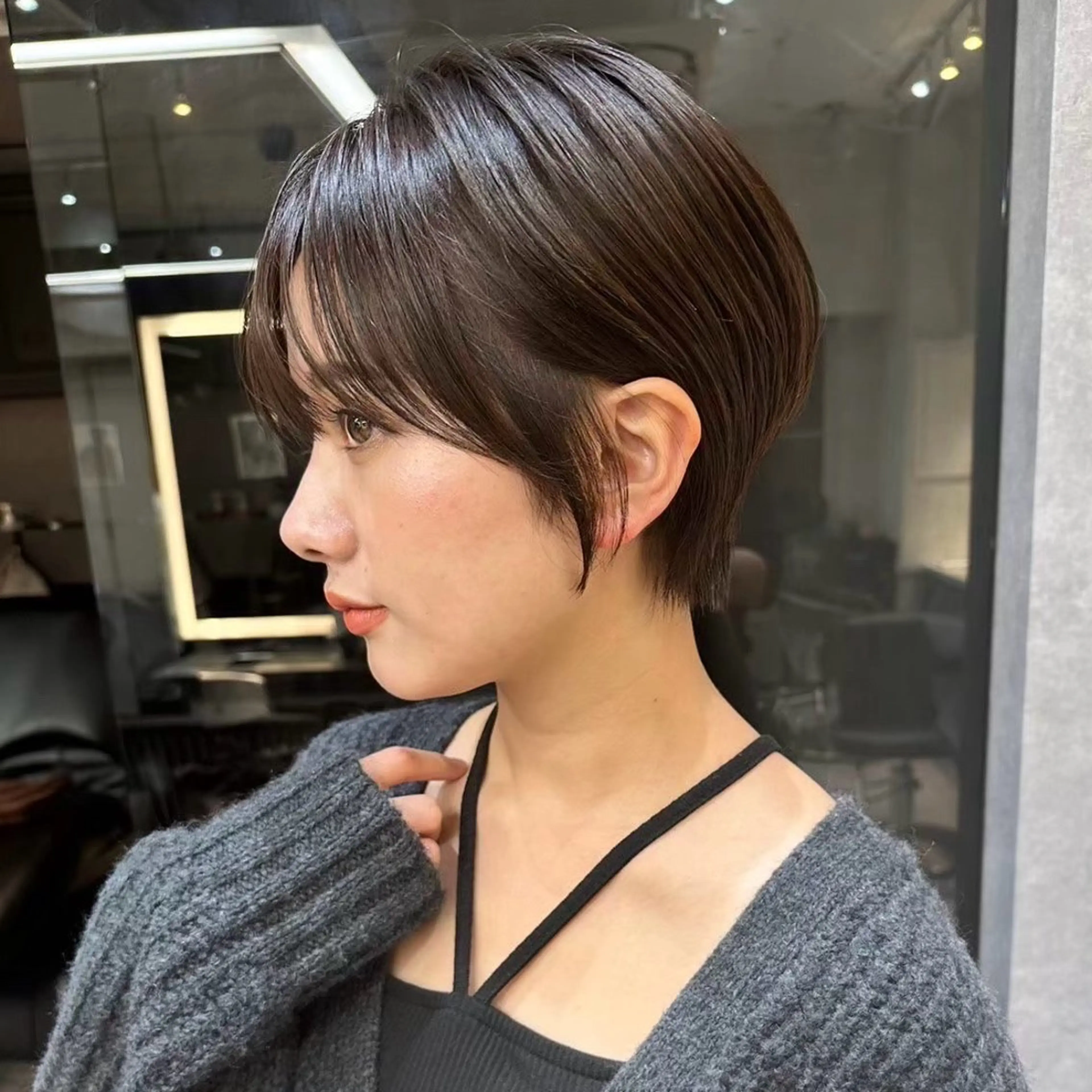 ショート パーマ ヘアアレンジ ボブ 顔周りカット ハイライト 髪質改善 韓国風ヘア ボブ｜韓国｜美髪矯正 ｜amika🌙のヘアスタイル