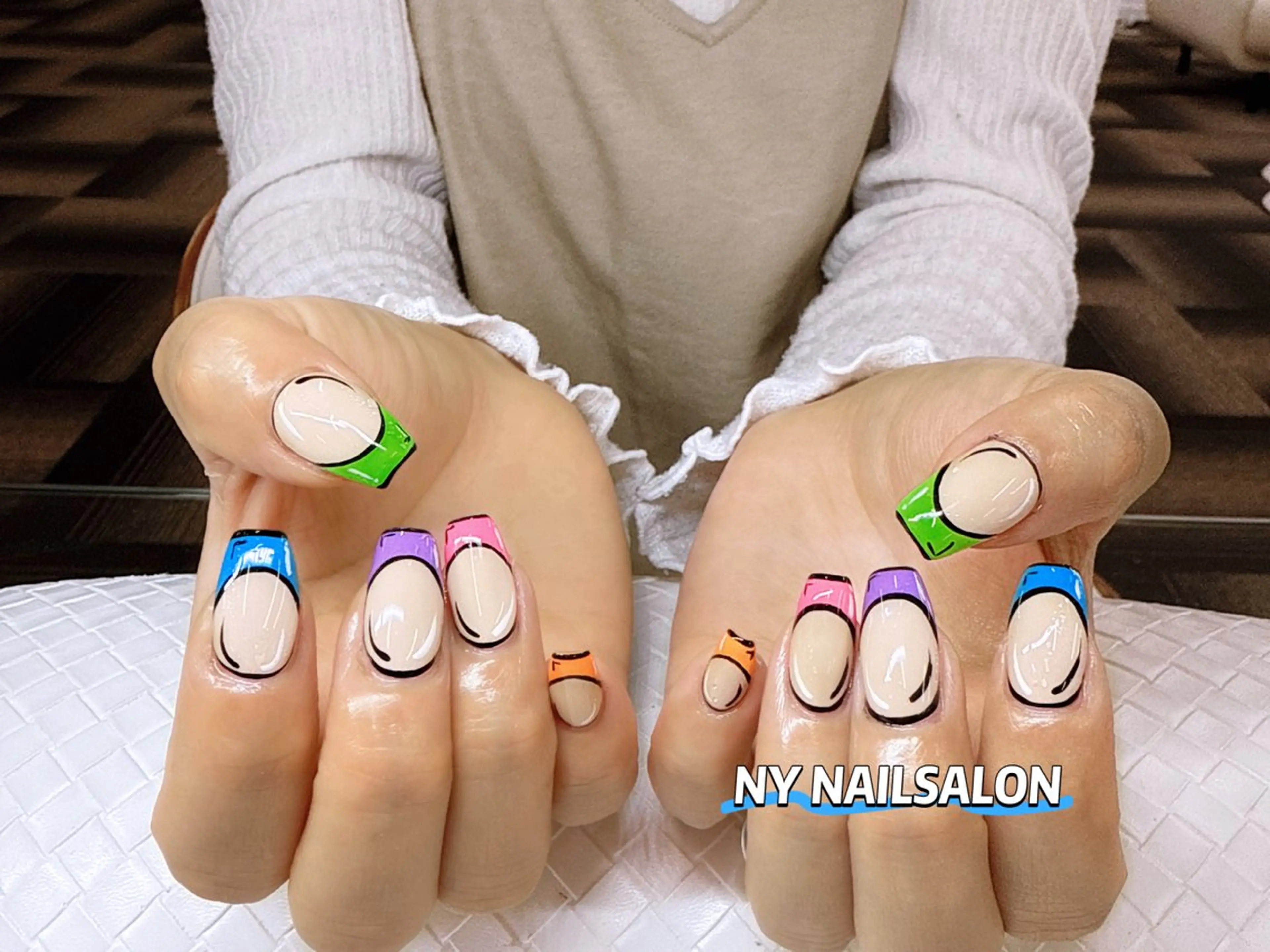 ネイル 長さ出し フットネイル フレンチネイル ジェルネイル ガーリー ハンドネイル NYネイルサロン 千葉中央店のネイルデザイン