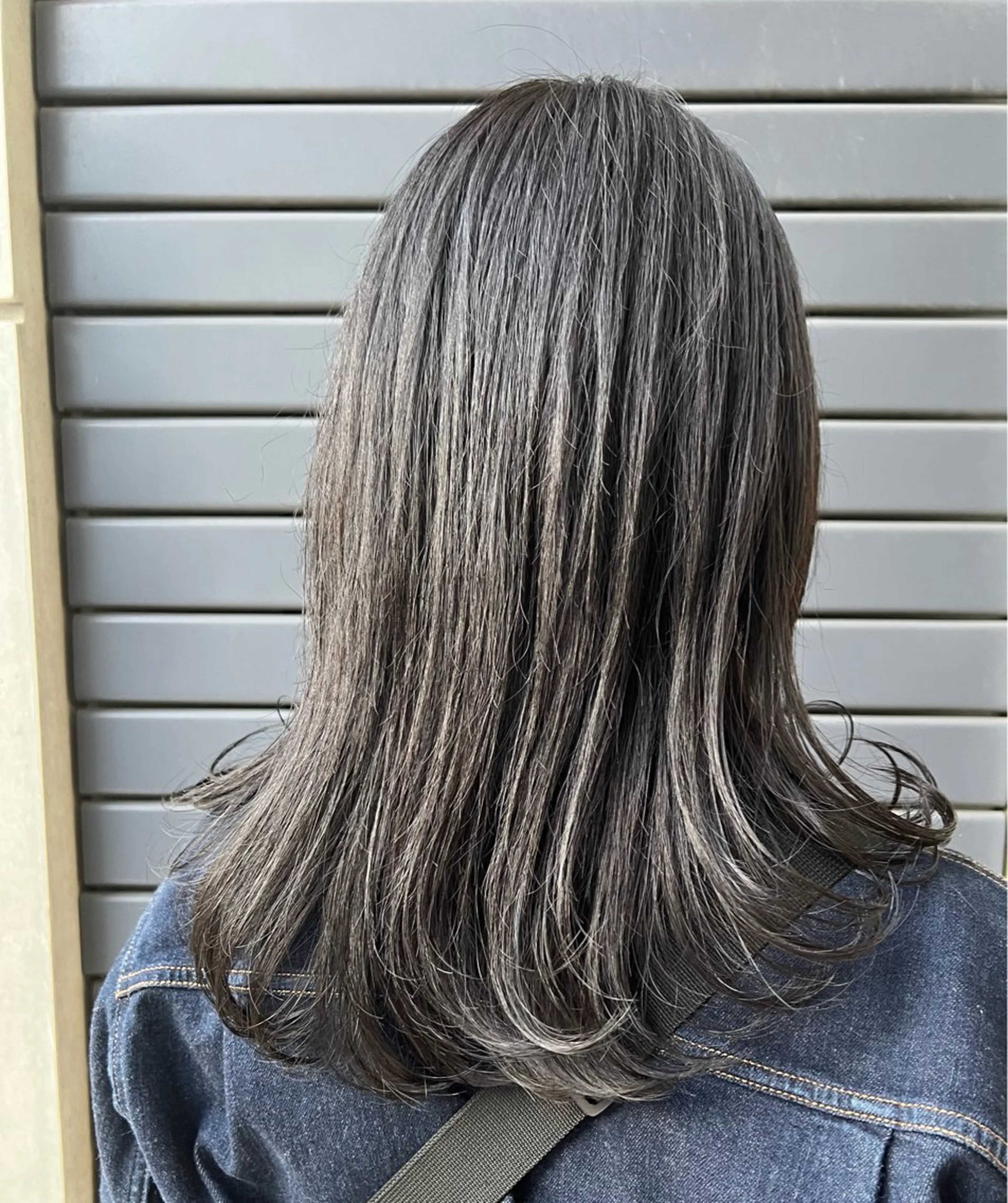 セミロング カラー アッシュ アッシュグレー アッシュグレージュ 透明感カラー グレージュ カット ヘアカラー IKU 透明感カラー得意🫧のヘアスタイル