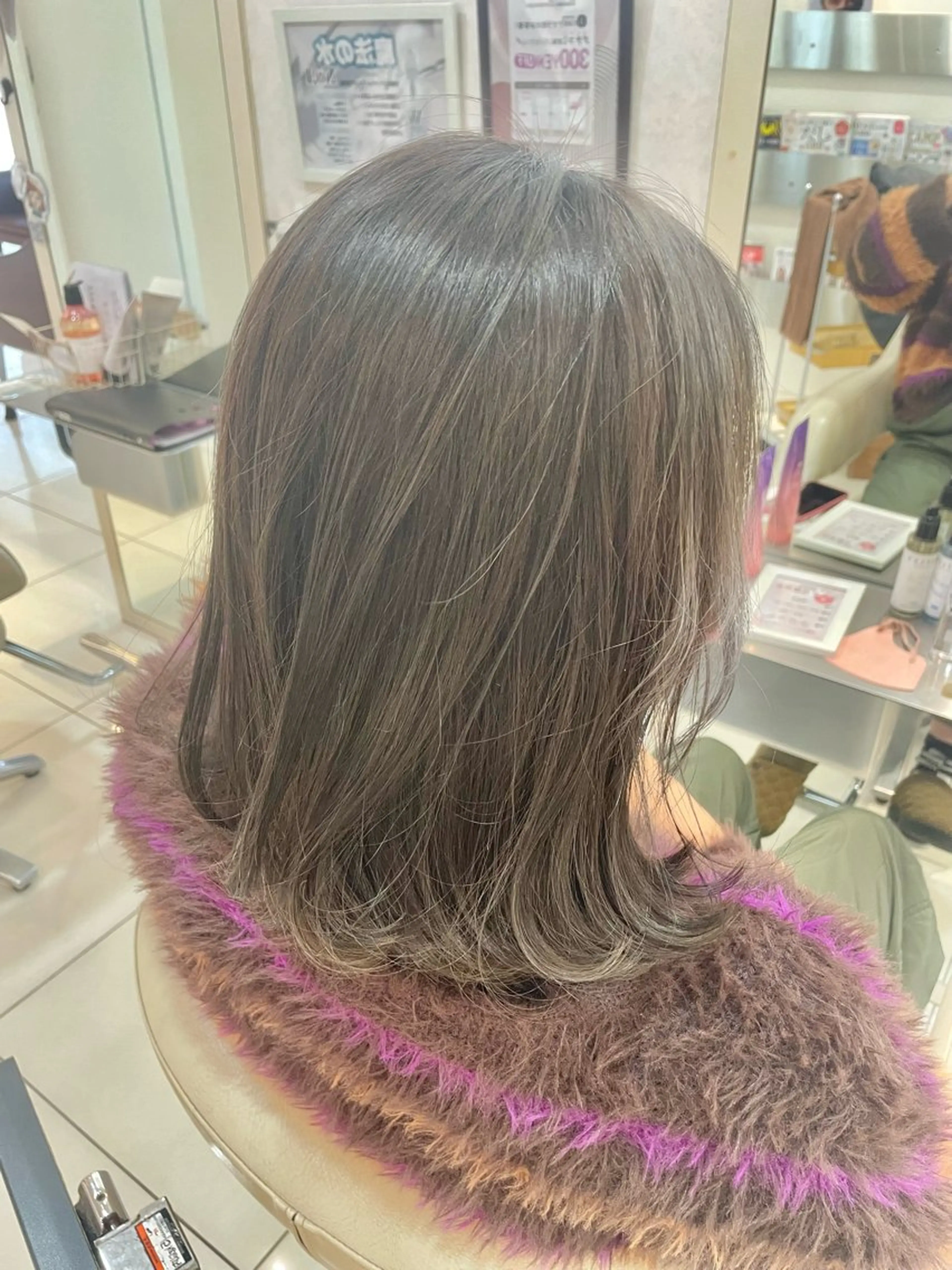 ミディアム カラー ヘアカラー ヤマグチ ユキナのヘアスタイル