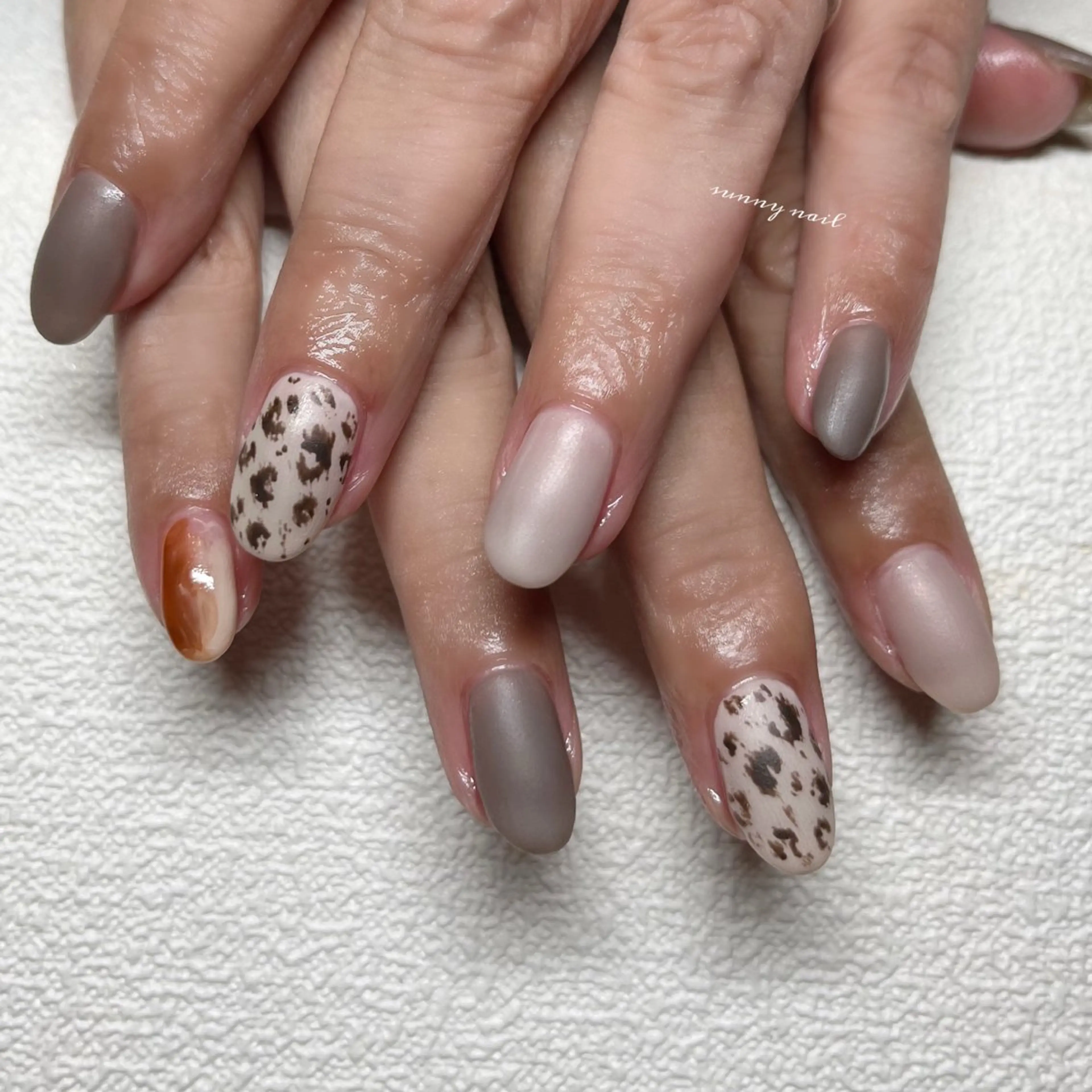 ネイル アニマル柄 ジェルネイル マットネイル パラジェル 冬ネイル sunny nailのネイルデザイン