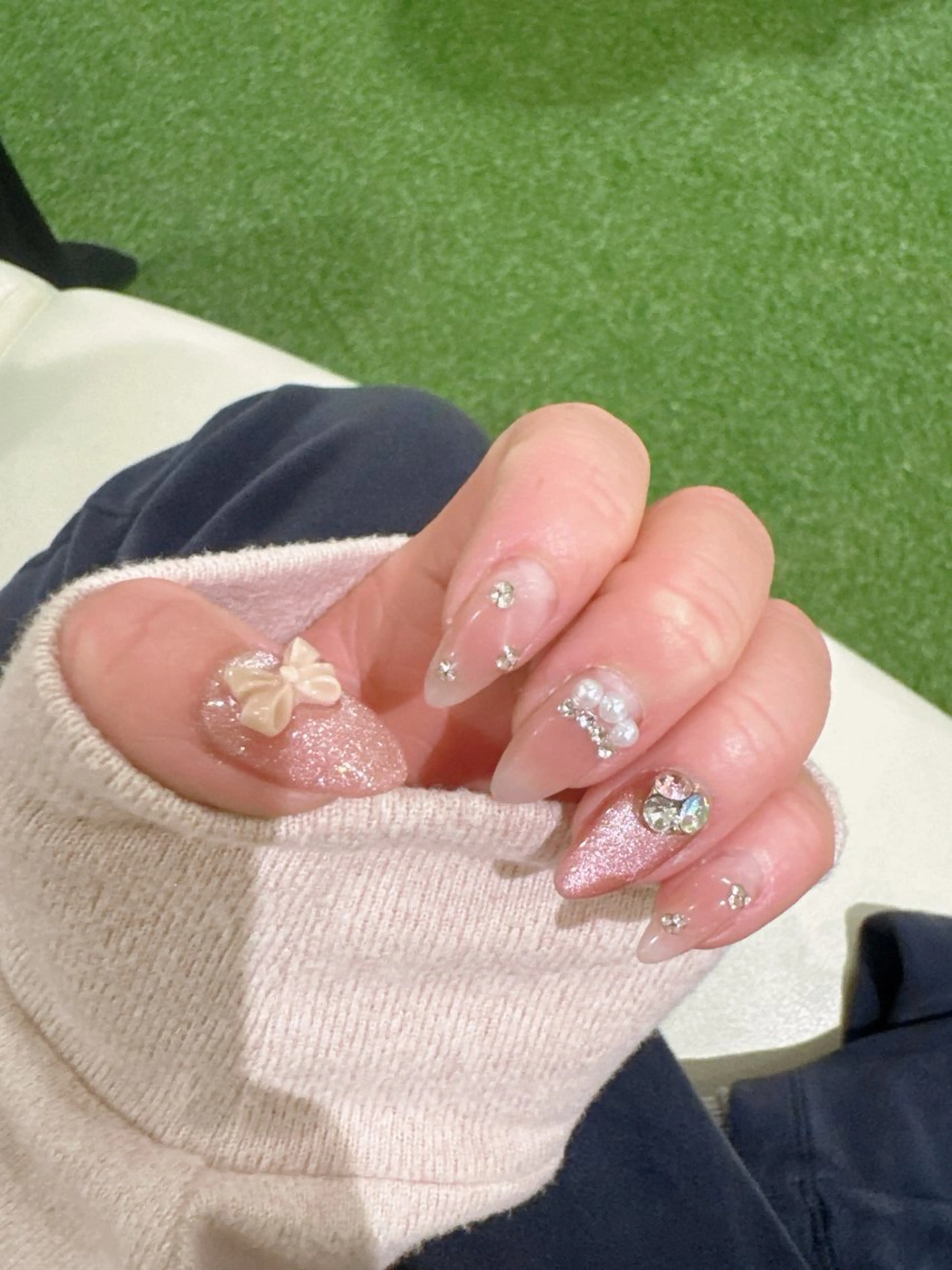 ネイル ドット フレンチネイル ジェルネイル ガラスフレンチ キラキラネイル ハンドネイル Queeens nailのネイルデザイン