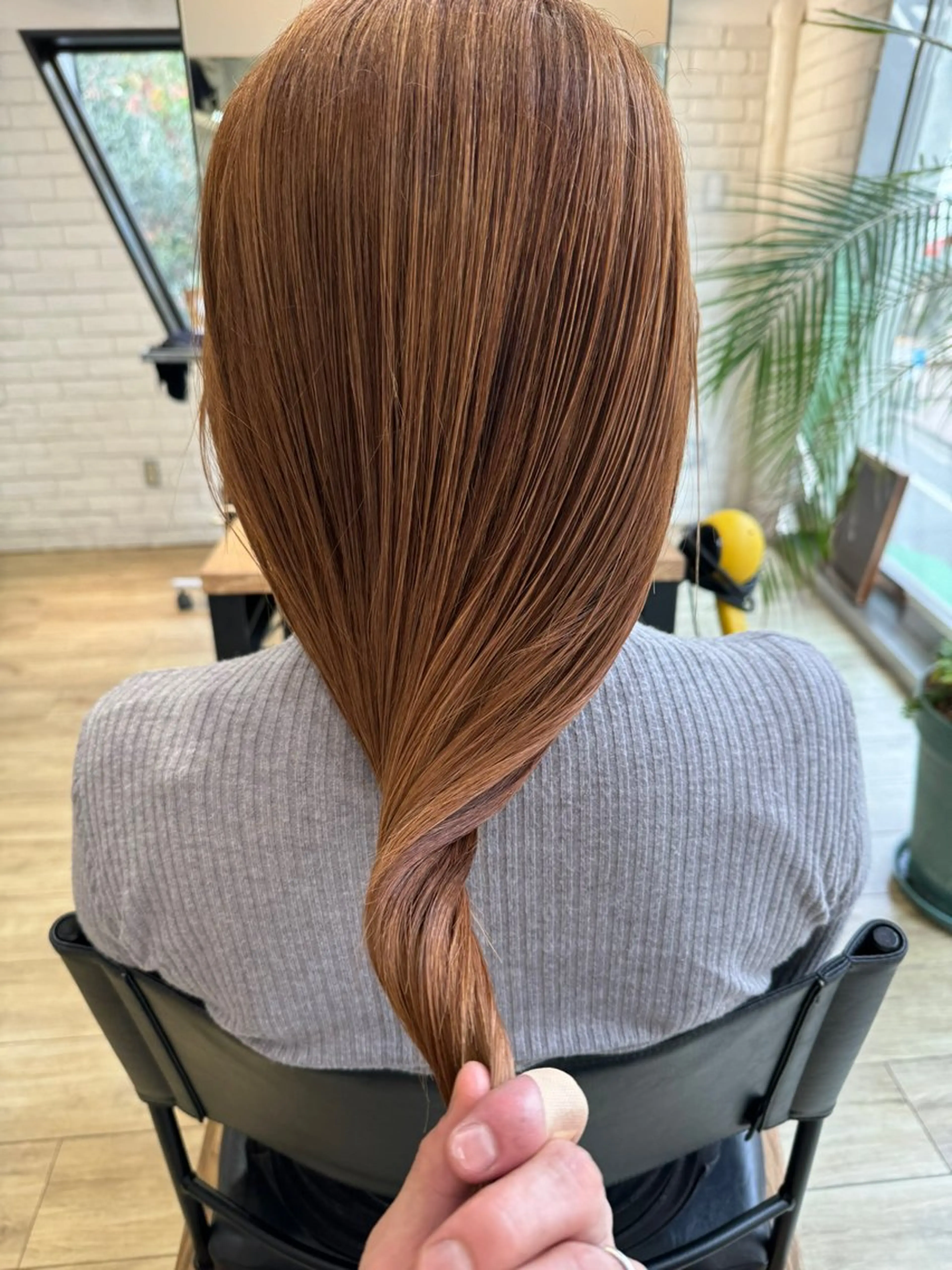 セミロング カラー 四ッ井 翔のヘアスタイル