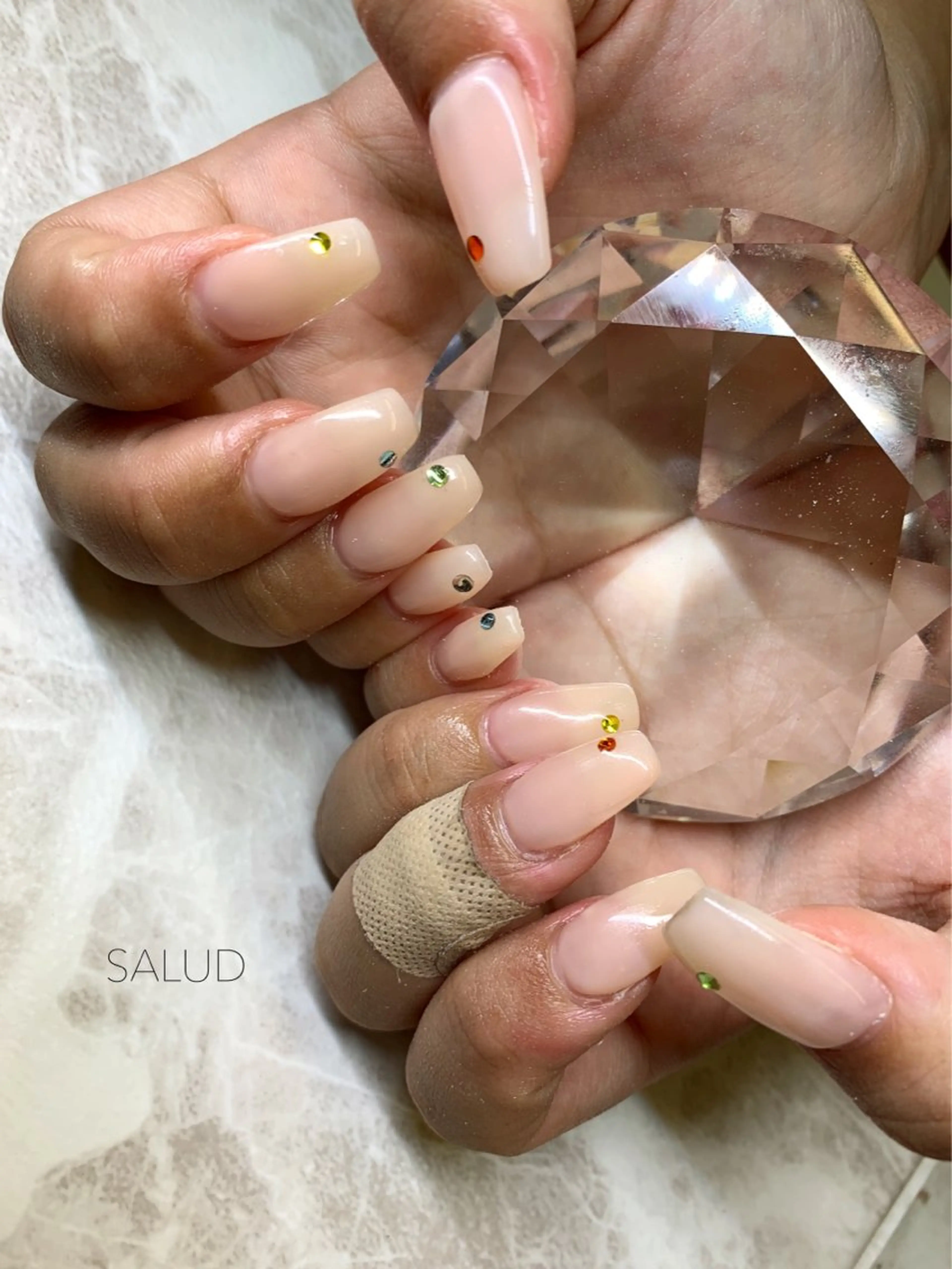 ネイル ストーンネイル ハンドネイル Nail Salon SALUDのネイルデザイン