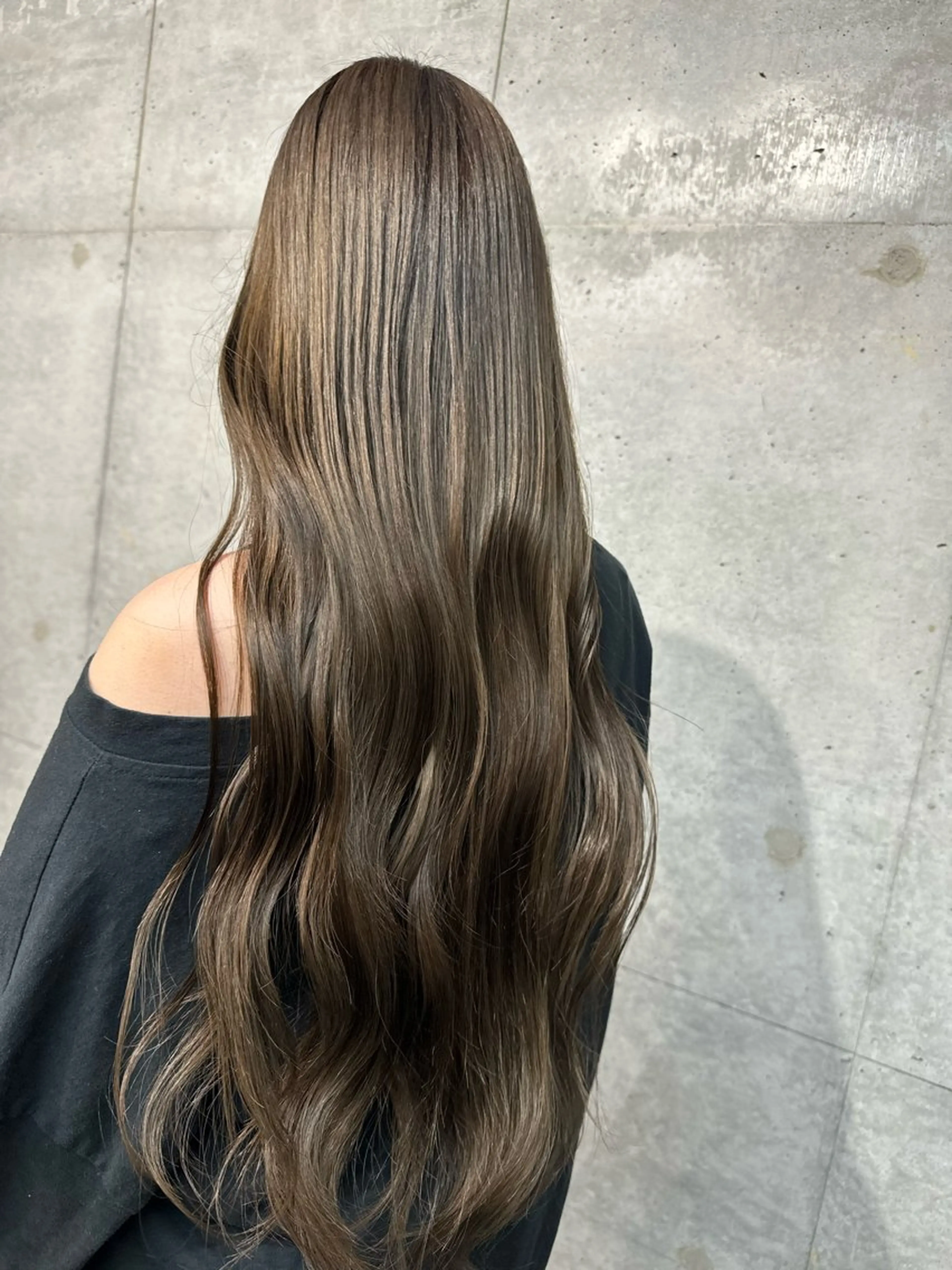 カラー 艶髪/ハイトーン モカのヘアスタイル