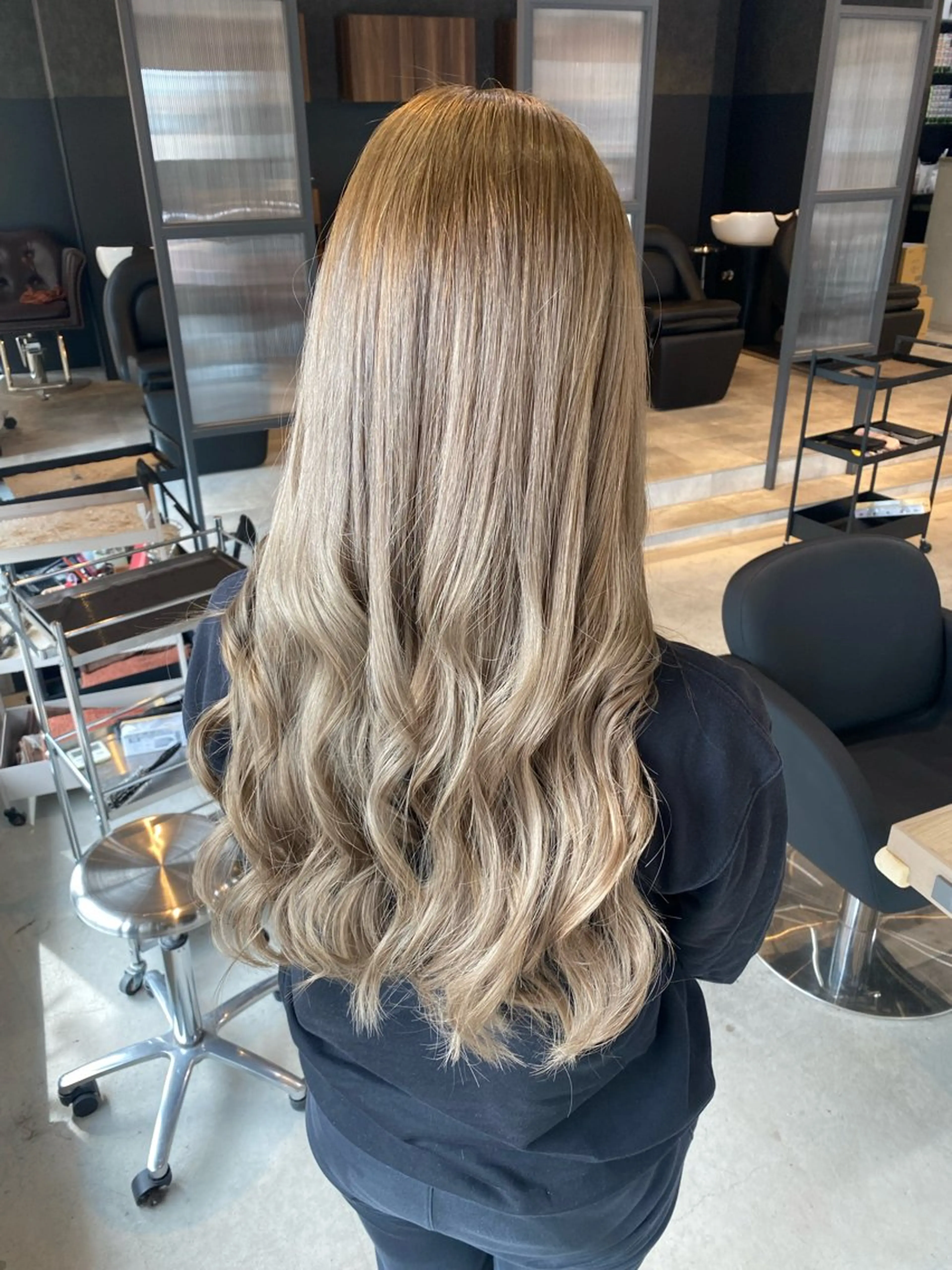 ロング カラー ダブルカラー ハイトーンカラー ヘアカラー 才田 まりなのヘアスタイル