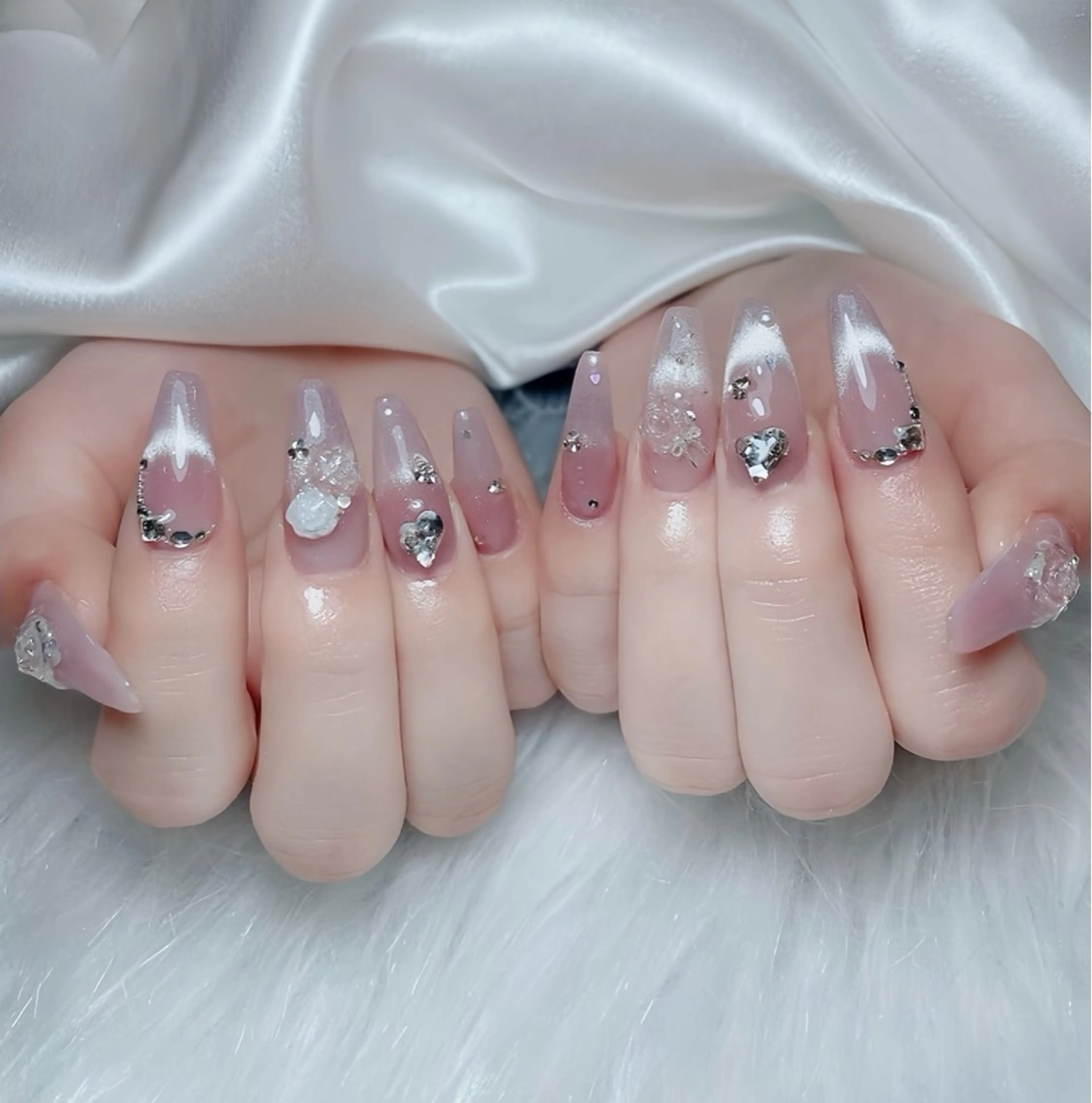 ネイル オーロラネイル チークネイル 桜ネイル クリアネイル ドット ハンドネイル Rin Nail 新大久保店のネイルデザイン