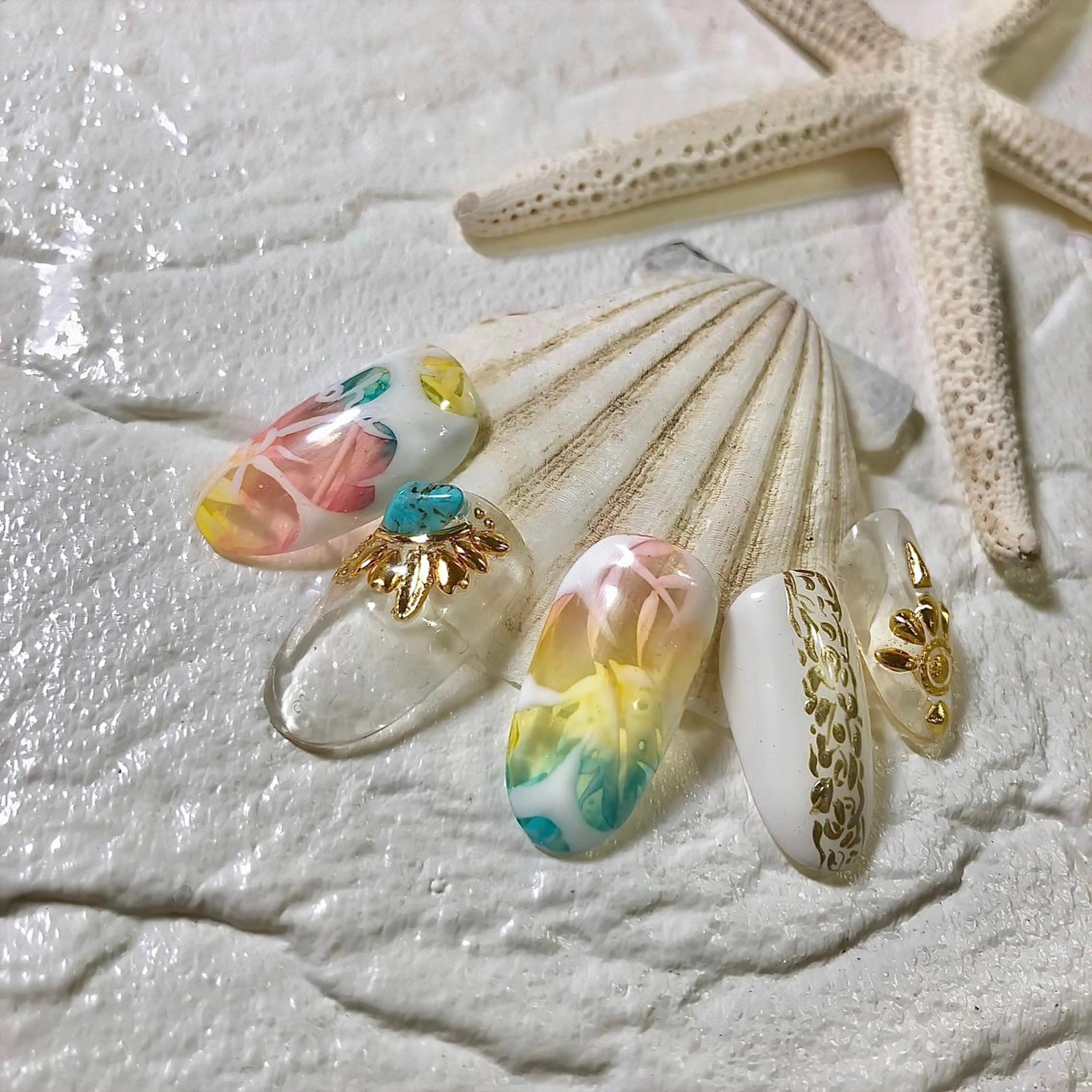 ネイル フットネイル フレンチネイル ジェルネイル ラメ(グリッター) ラメグラデーション 𝐍𝐄𝐎 𝐉𝐔𝐑𝐈のネイルデザイン