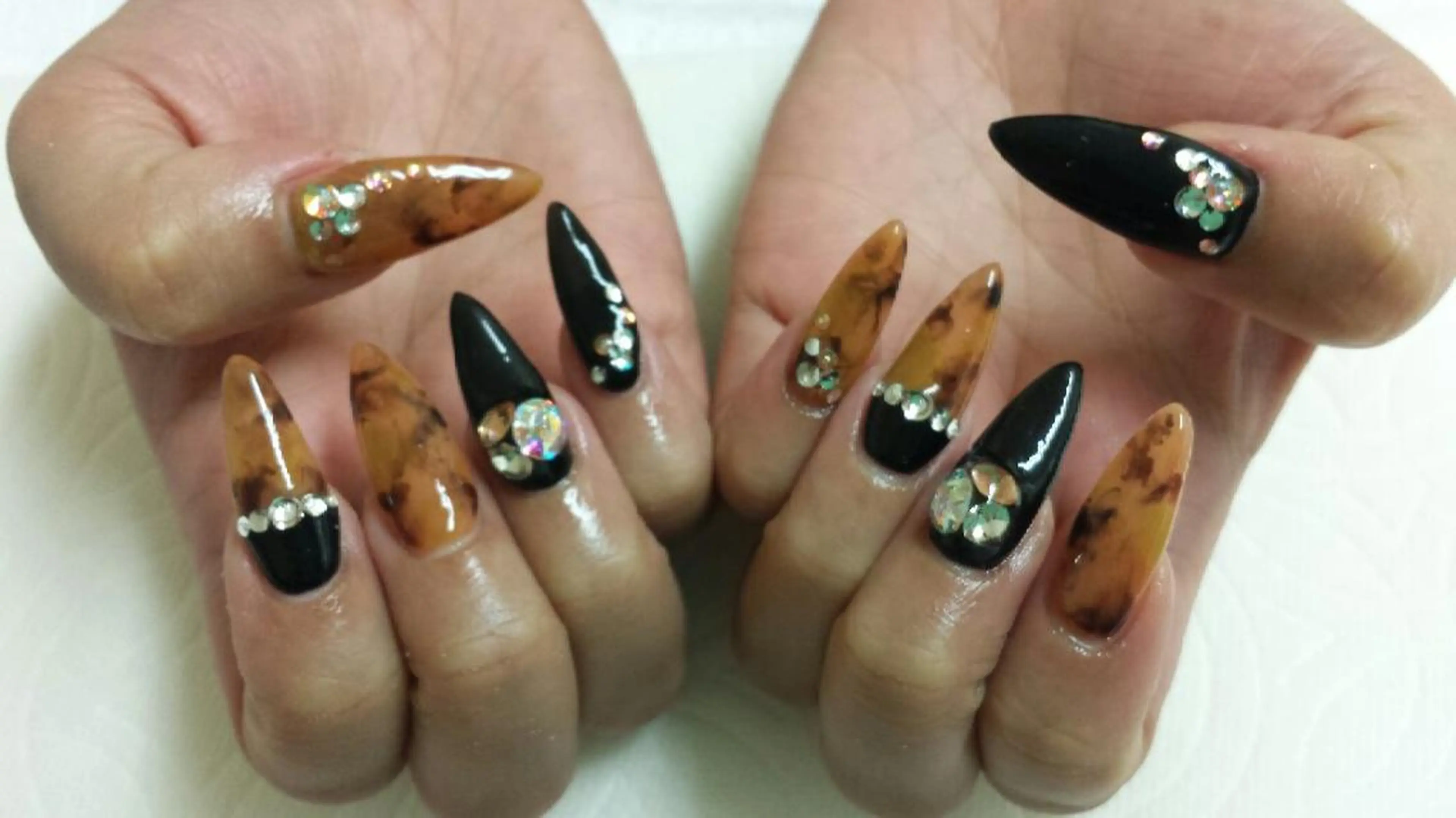 ネイル べっ甲ネイル 河野ちえ (雑誌掲載サロン)のネイルデザイン