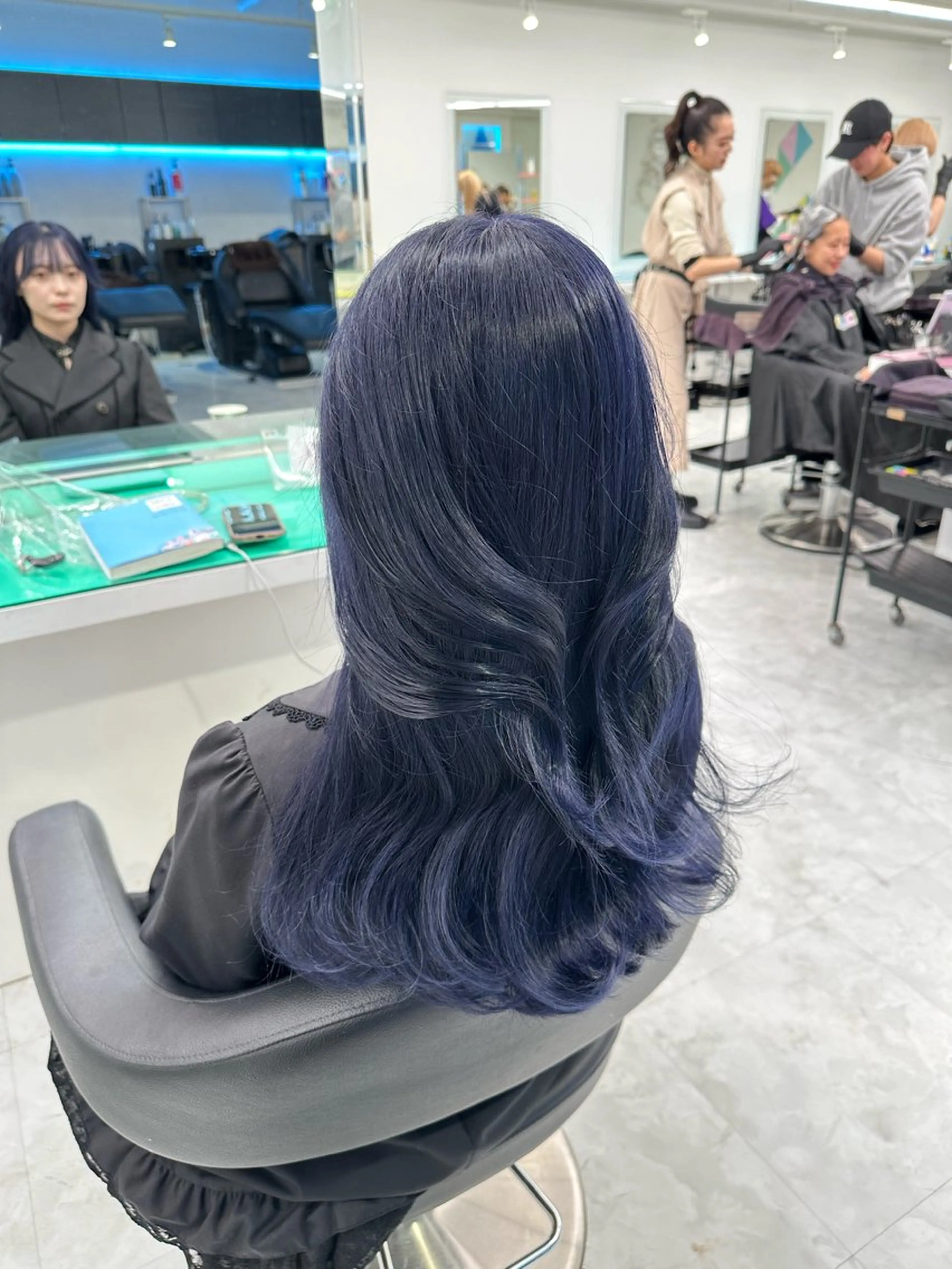 ロング カラー ヘアアレンジ 艶カラー/ハイトーン /レイヤーカットのヘアスタイル