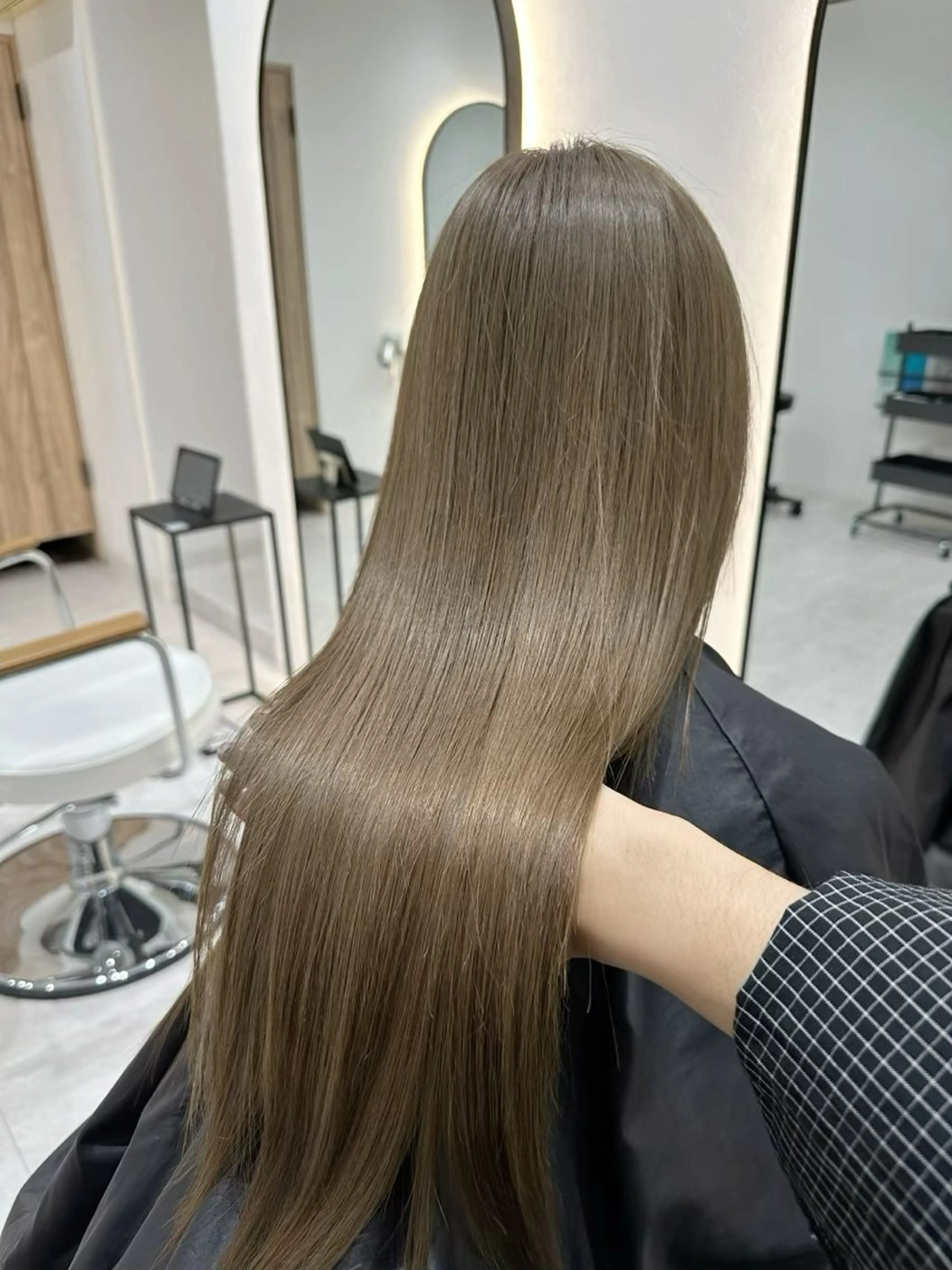 ロング カラー アッシュ ベージュカラー ブラウンカラー 透明感カラー グレージュ 赤み消し/透明感 オリーブ/福田れんのヘアスタイル