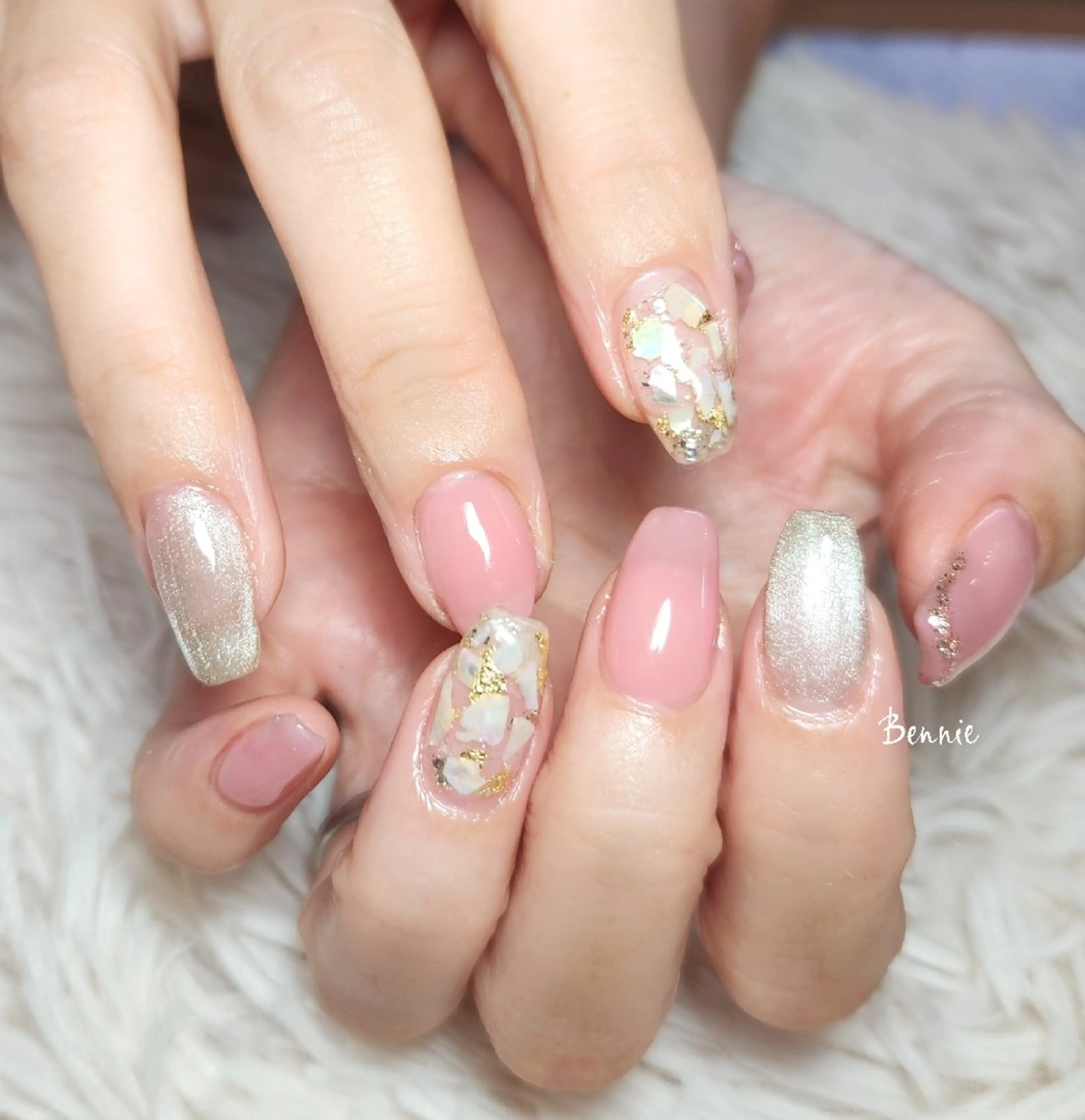 ネイル ゴールド キラキラネイル マグネットネイル ピンク 夏ネイル   BENNIEのネイルデザイン