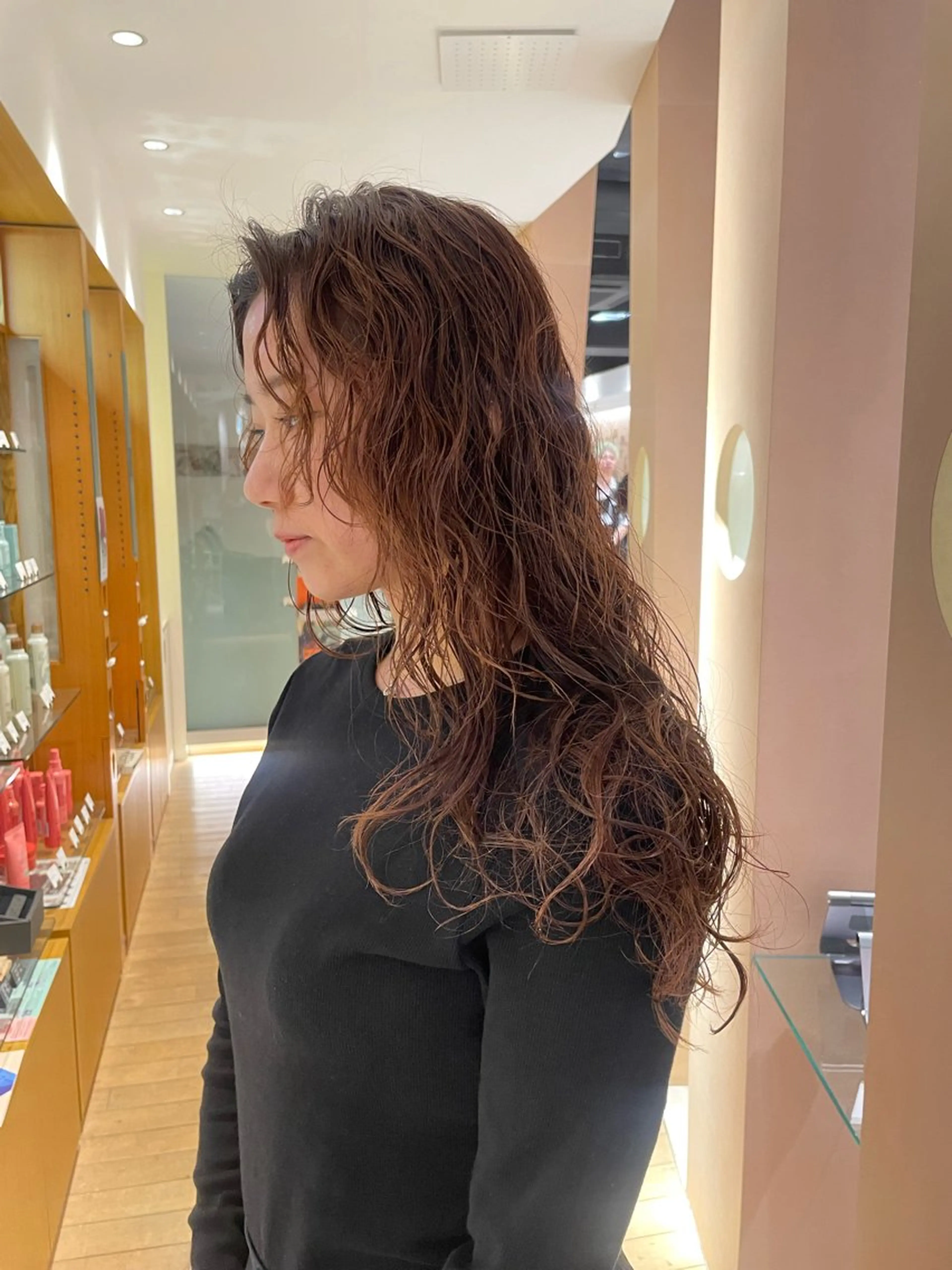 ロング パーマ レイヤーカット 吉永 琴香のヘアスタイル