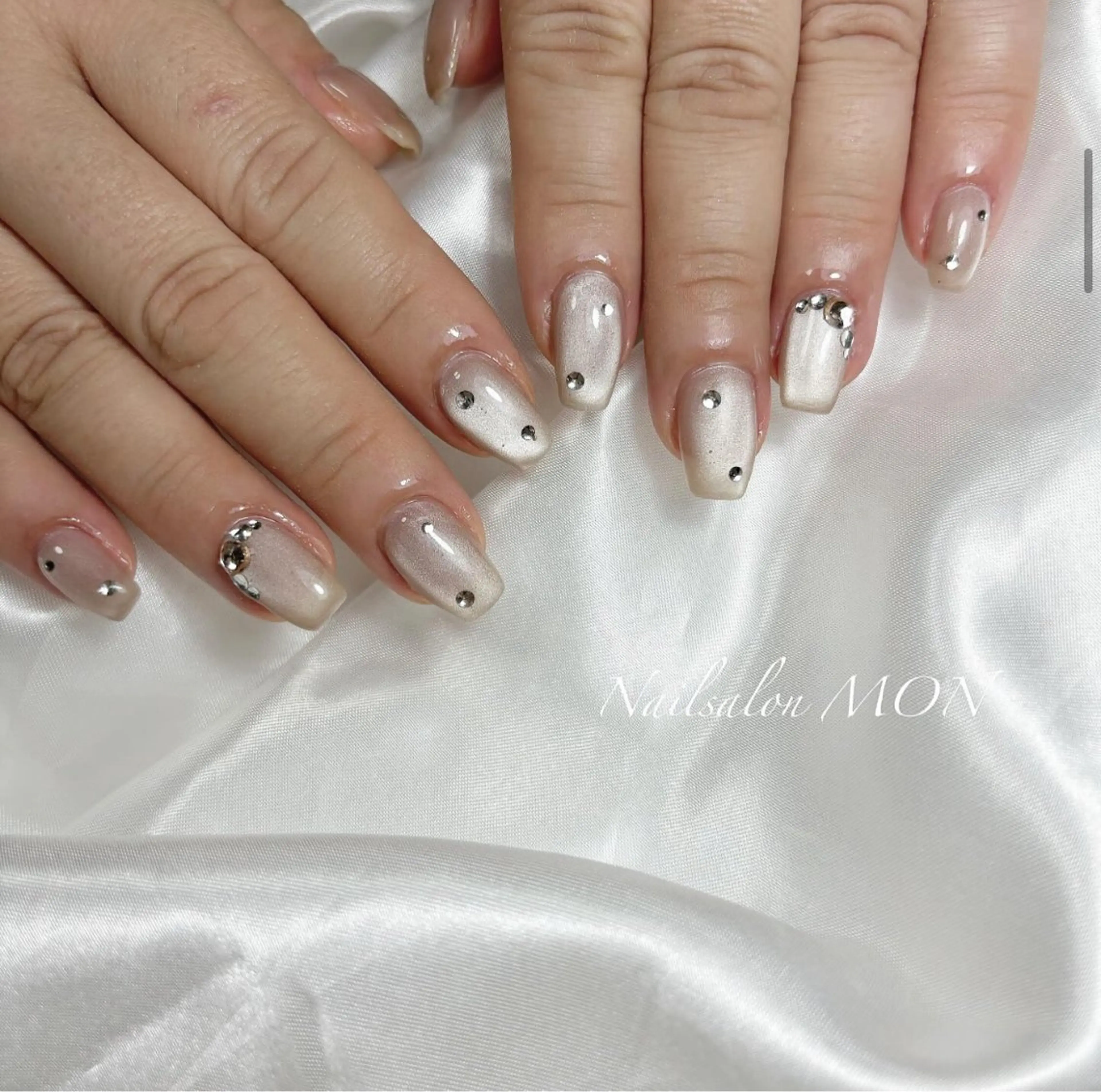 ネイル ストーンネイル ハンドネイル Nailsalon MONのネイルデザイン