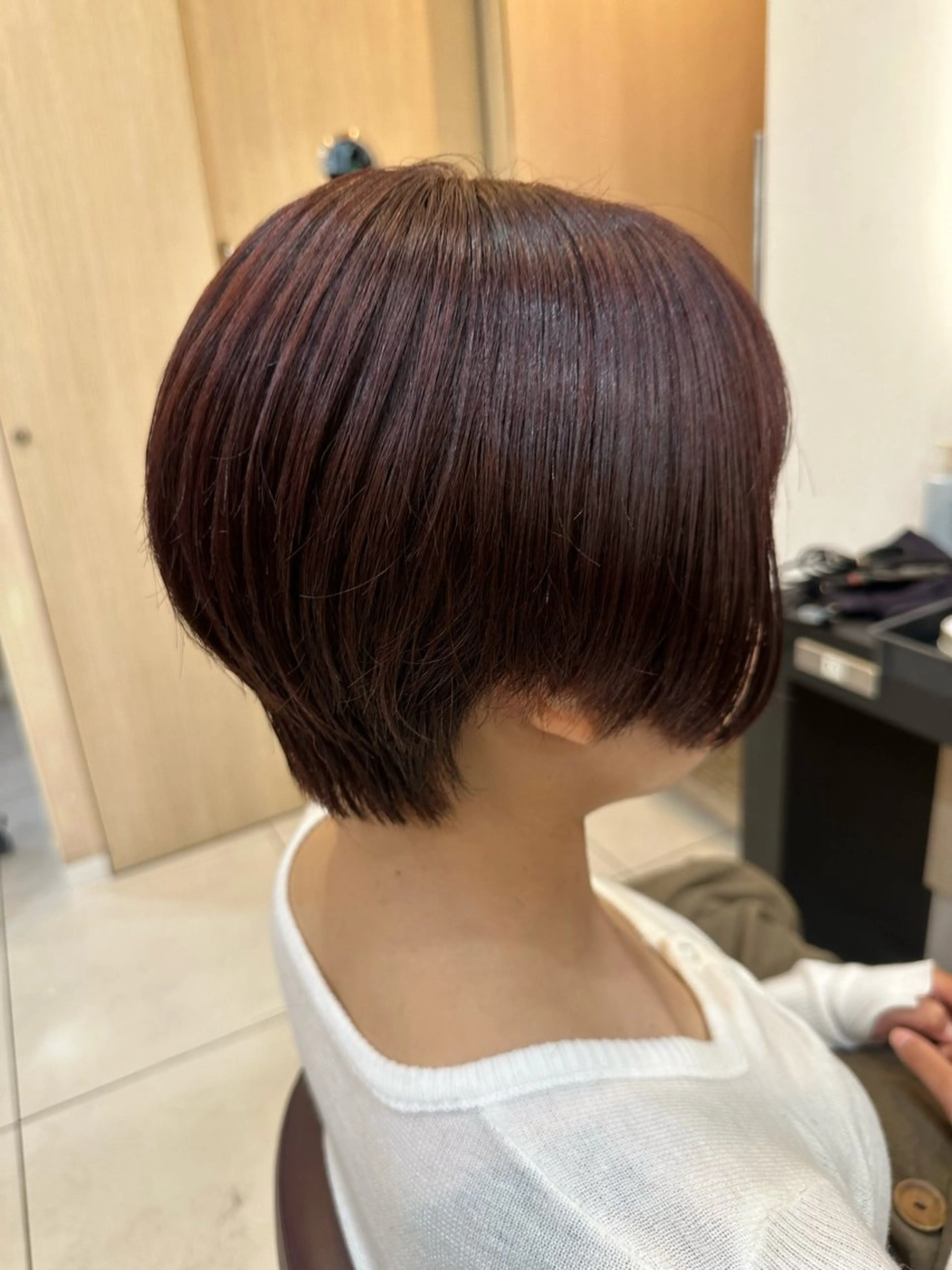 ショート カラー 内田温子大人女性 ハイライト、ボブのヘアスタイル