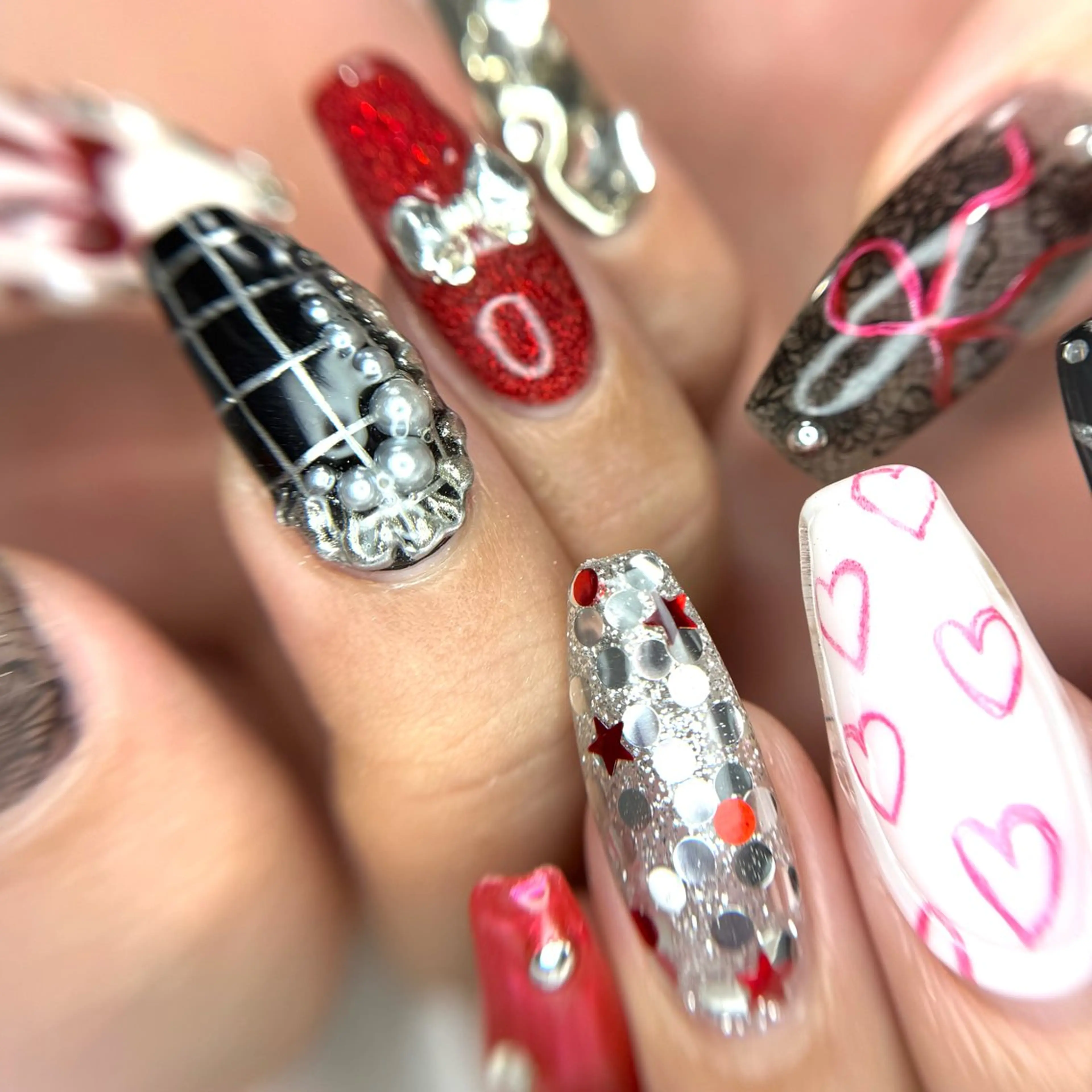 ネイル ハンドネイル 【OKIKA】 らん🦖🌈🧡のマツエク・マツパデザイン