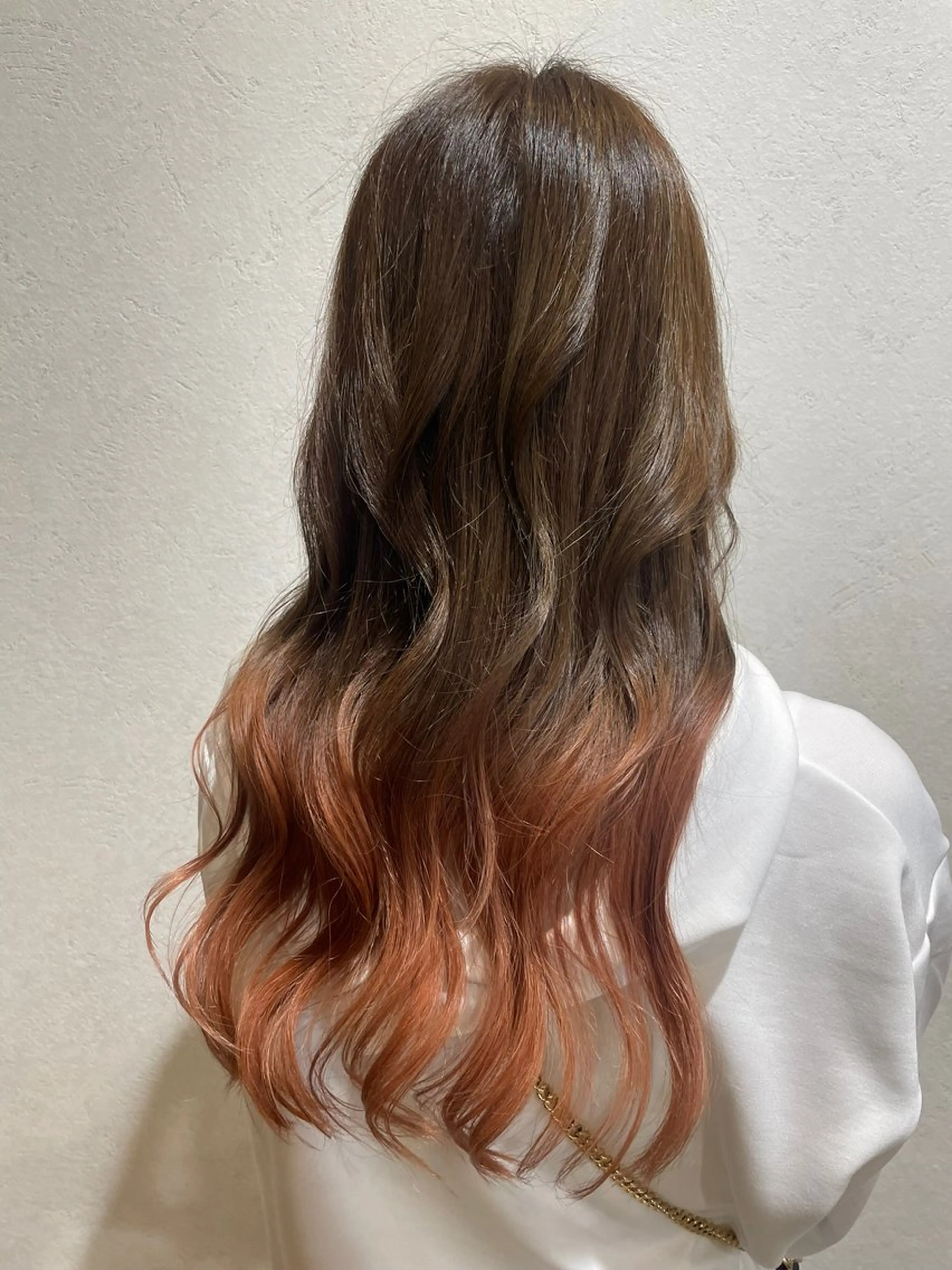 カラー 岡村 真子のヘアスタイル