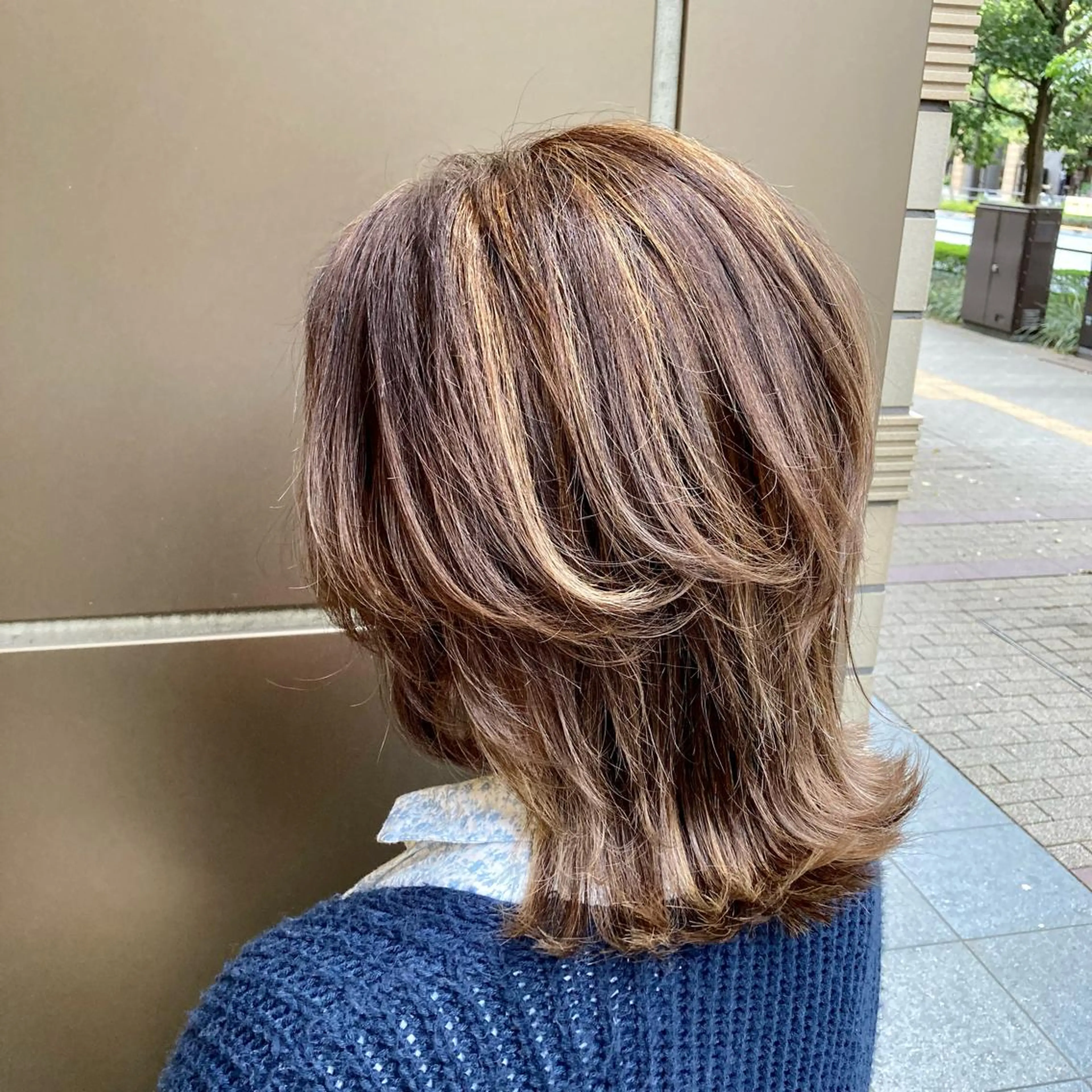 ミディアム カラー ハイライトカラー ハイライト ウルフカット 松岡 知のヘアスタイル