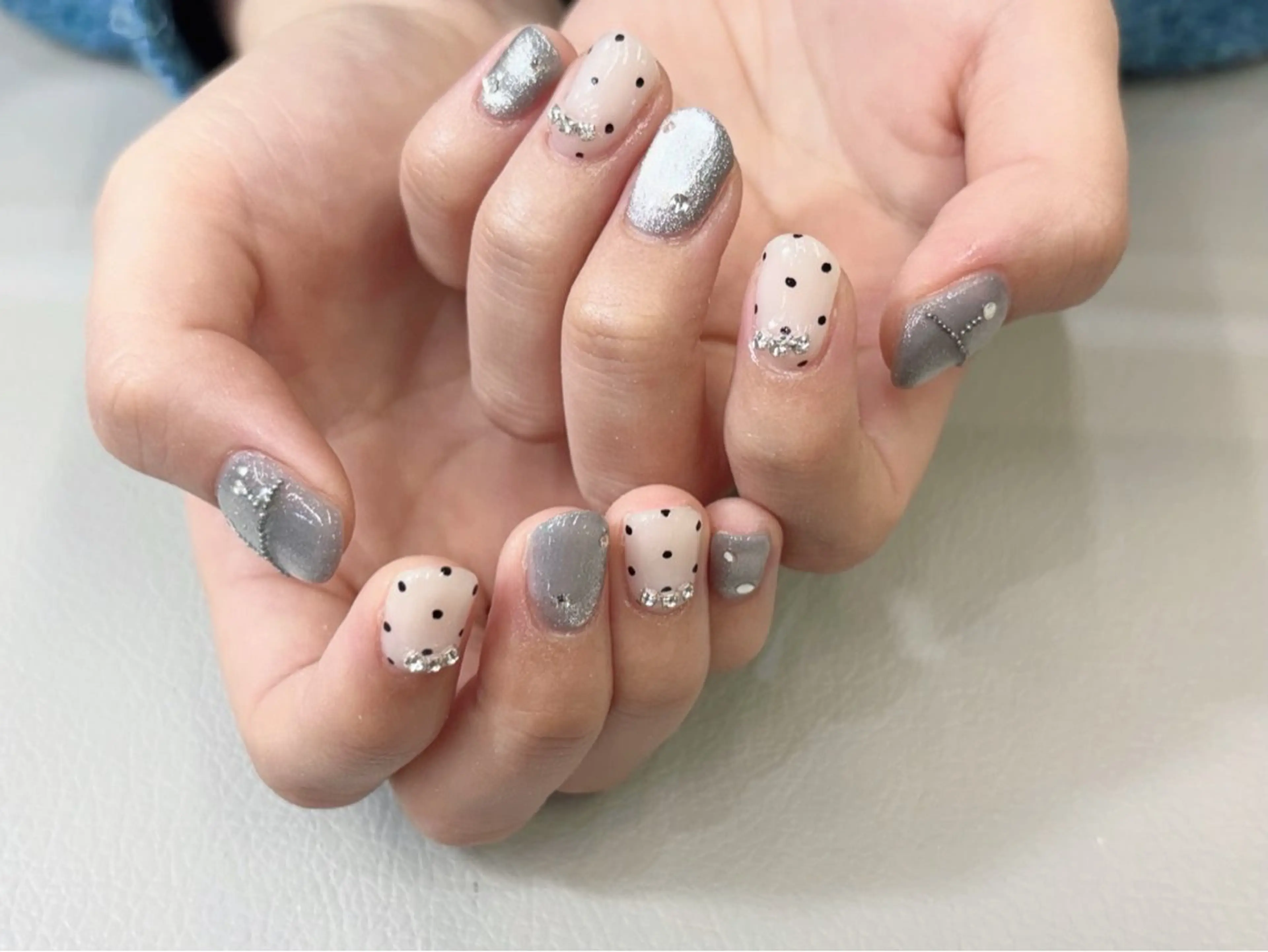 ネイル ガーリー LovesLaughs下上津役店所属・くろせ れいのネイルデザイン