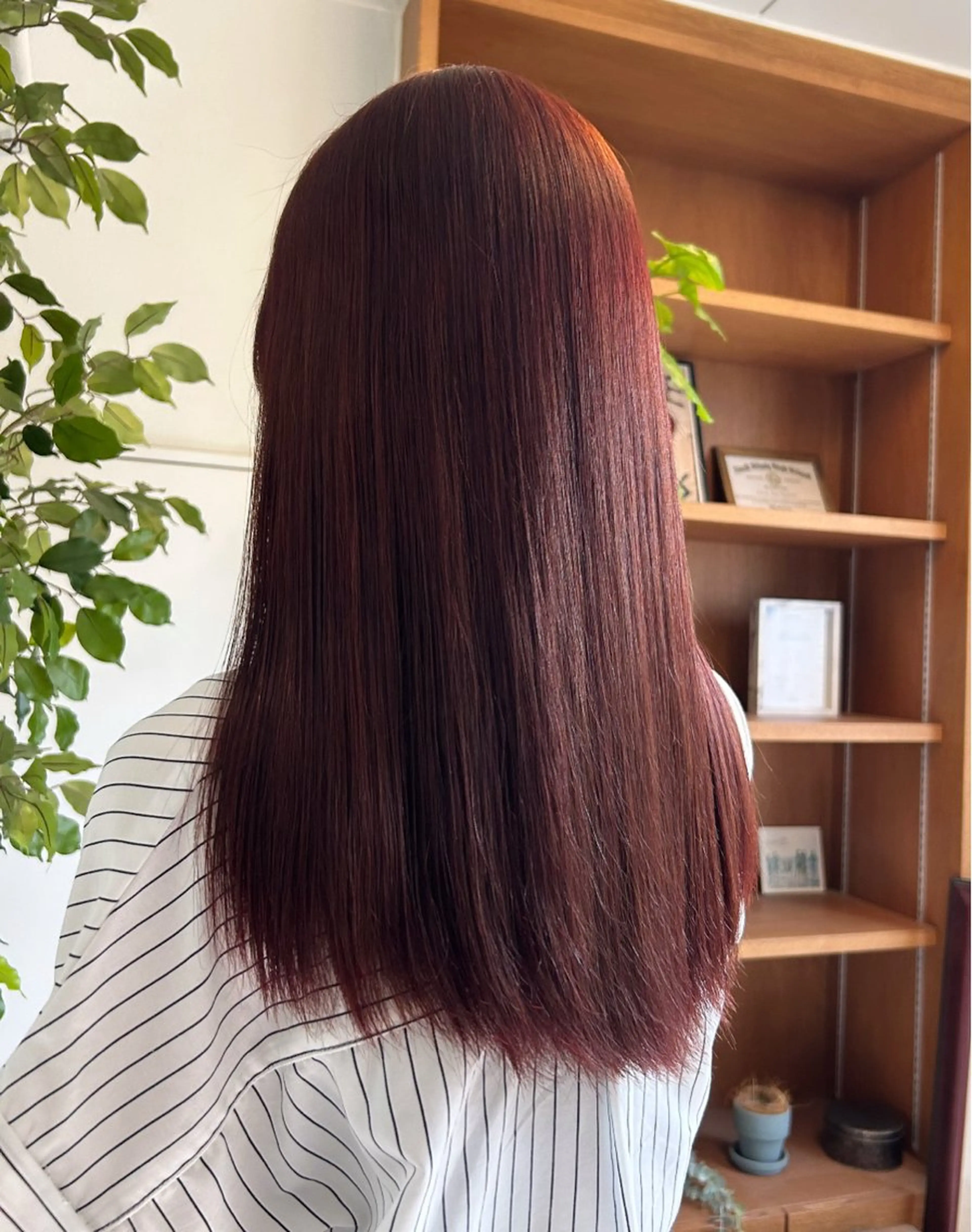 ロング カラー ボルドーカラー ROUIS/ mioのヘアスタイル