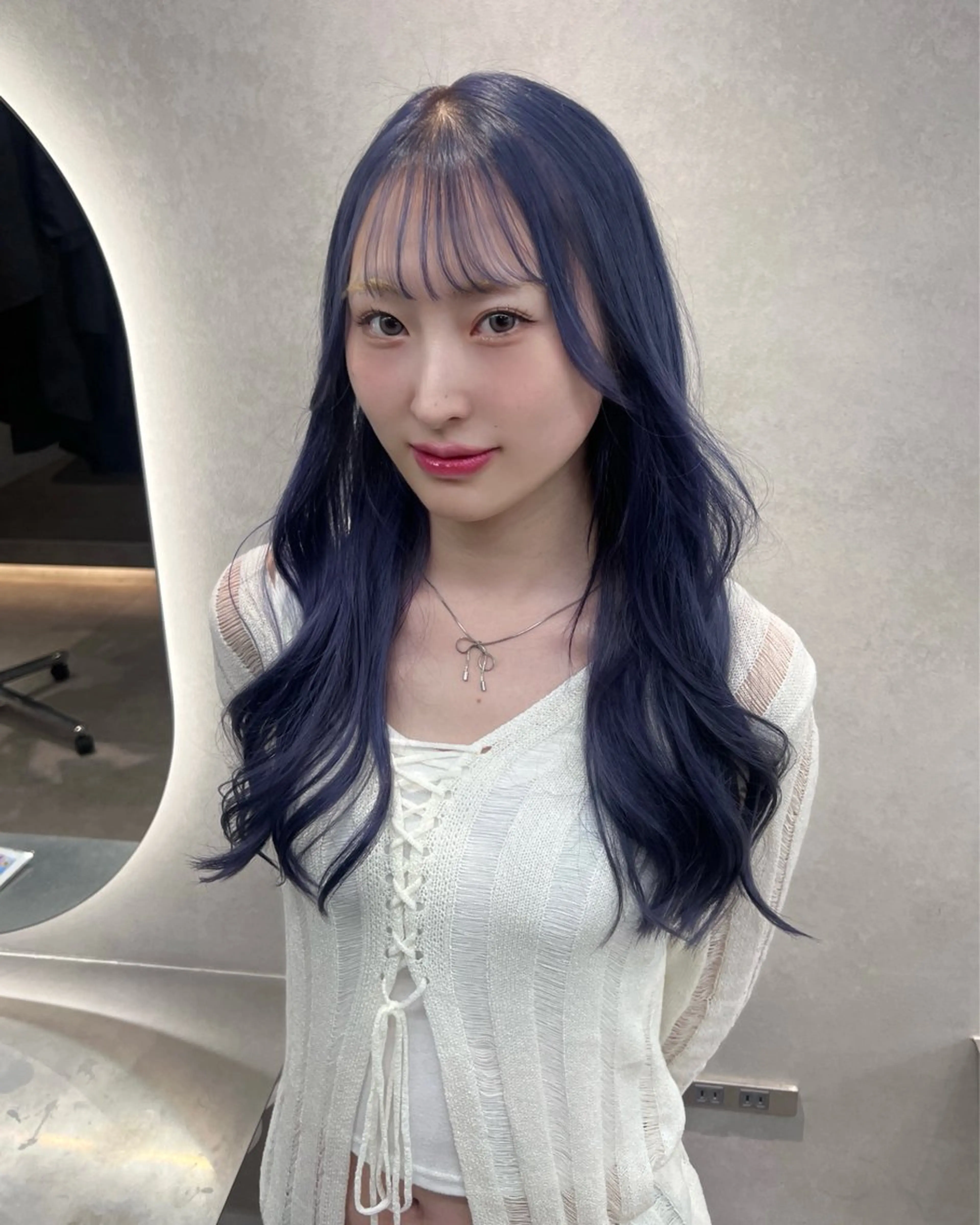 ロング ヘアカラー ハイトーン デザインカラーのヘアスタイル