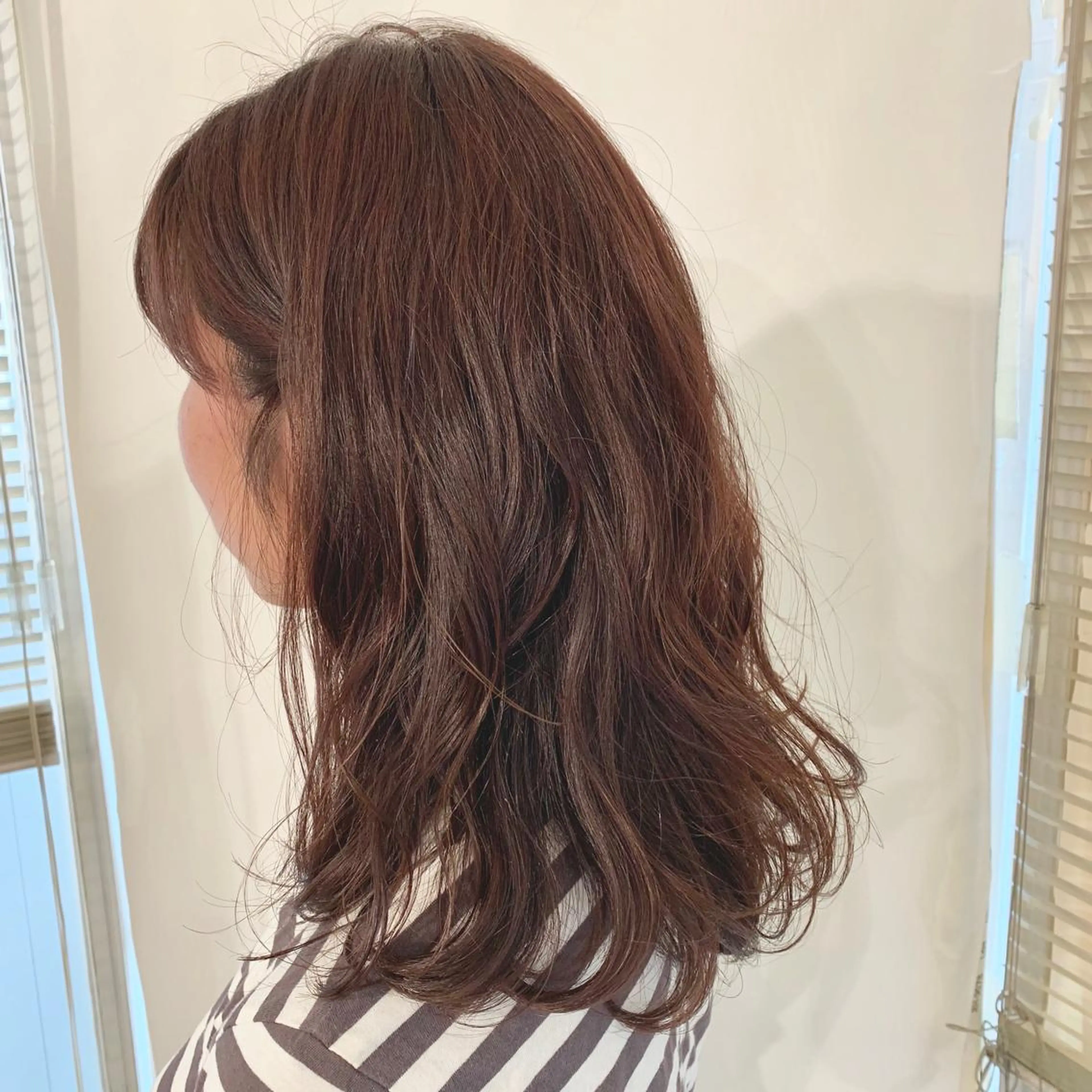セミロング カラー 加藤 綾華のヘアスタイル