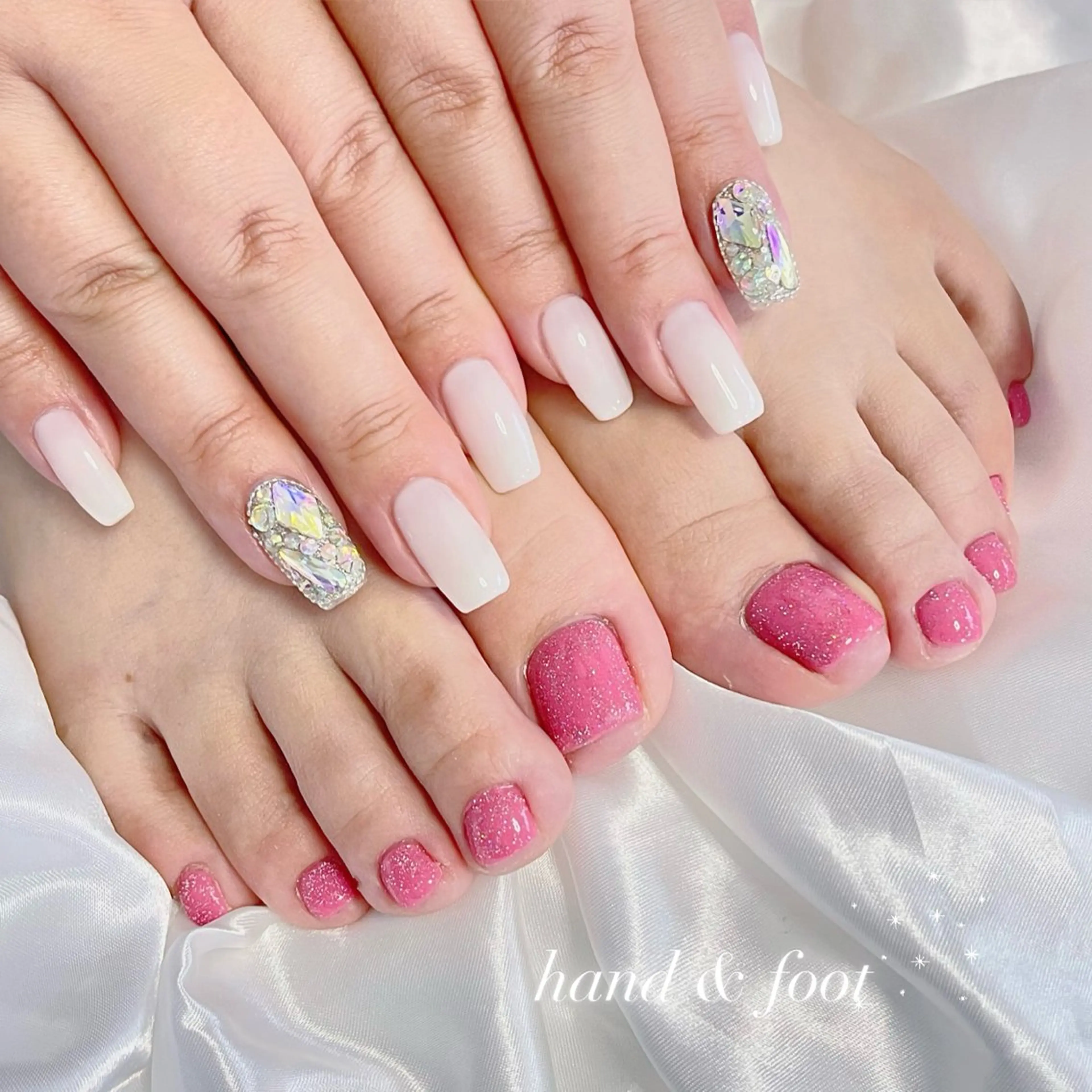 ネイル アートネイル 長さ出し フラッシュネイル フットネイル キラキラネイル フットネイル RE SALONのネイルデザイン