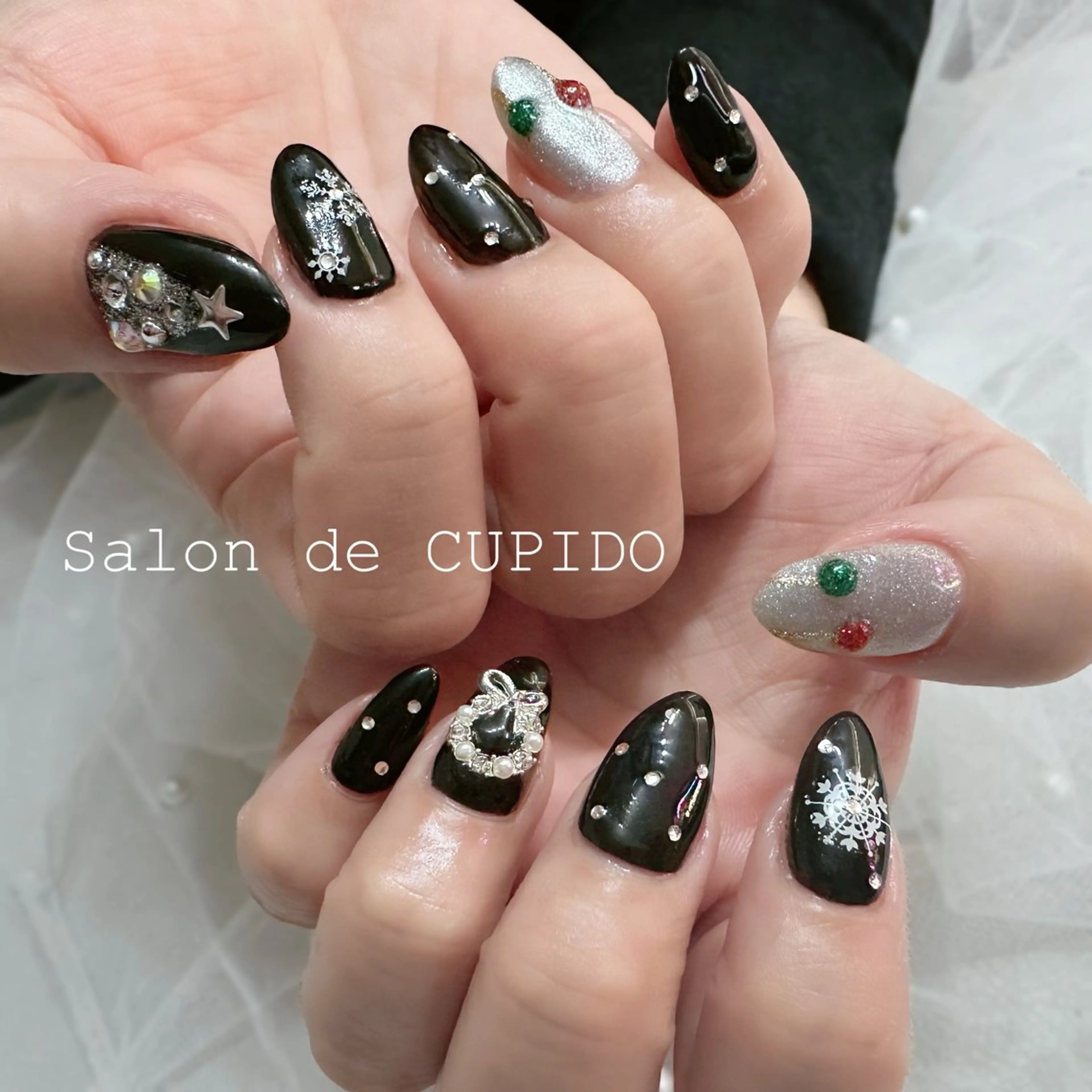 ネイル キラキラネイル 冬ネイル クリスマス Salon de CUPIDOのネイルデザイン