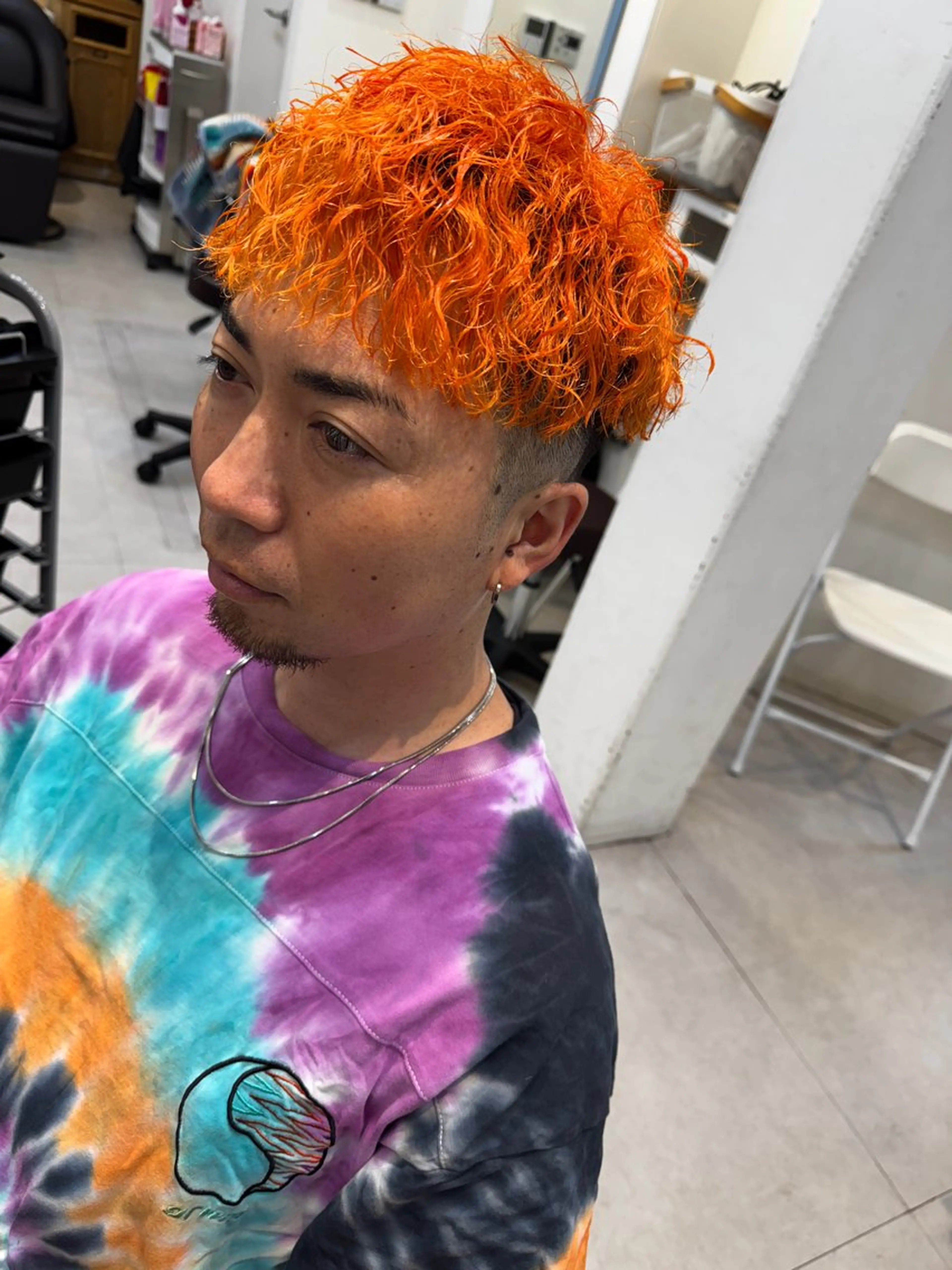 ミディアム カラー メンズ ミディアムパーマ メンズパーマ カット ヘアカラー パーマ トリートメント 似合う髪型が 分からない方へのヘアスタイル