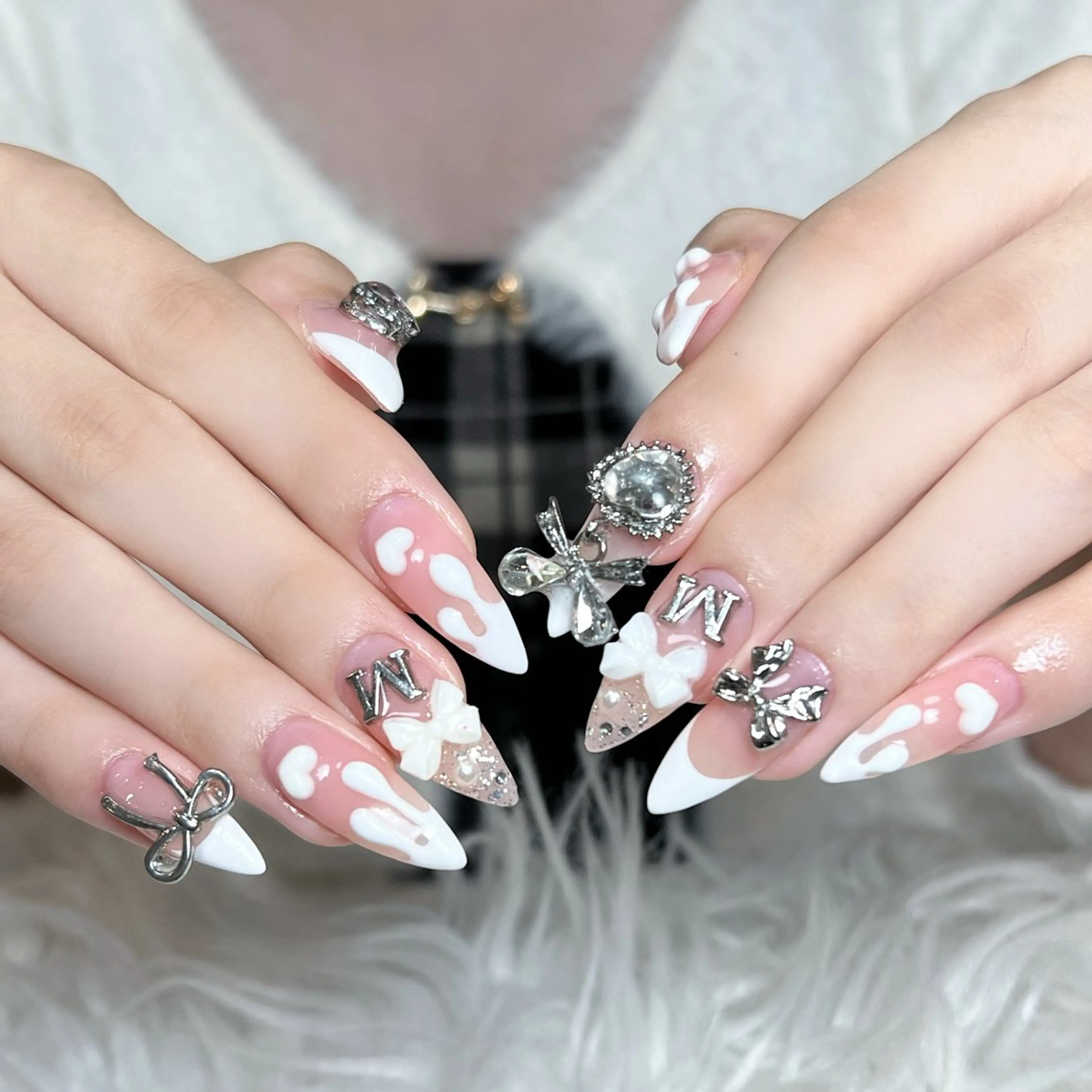 ネイル ボルドー ブラウン チークネイル ドット フットネイル Julli NailStudioのネイルデザイン