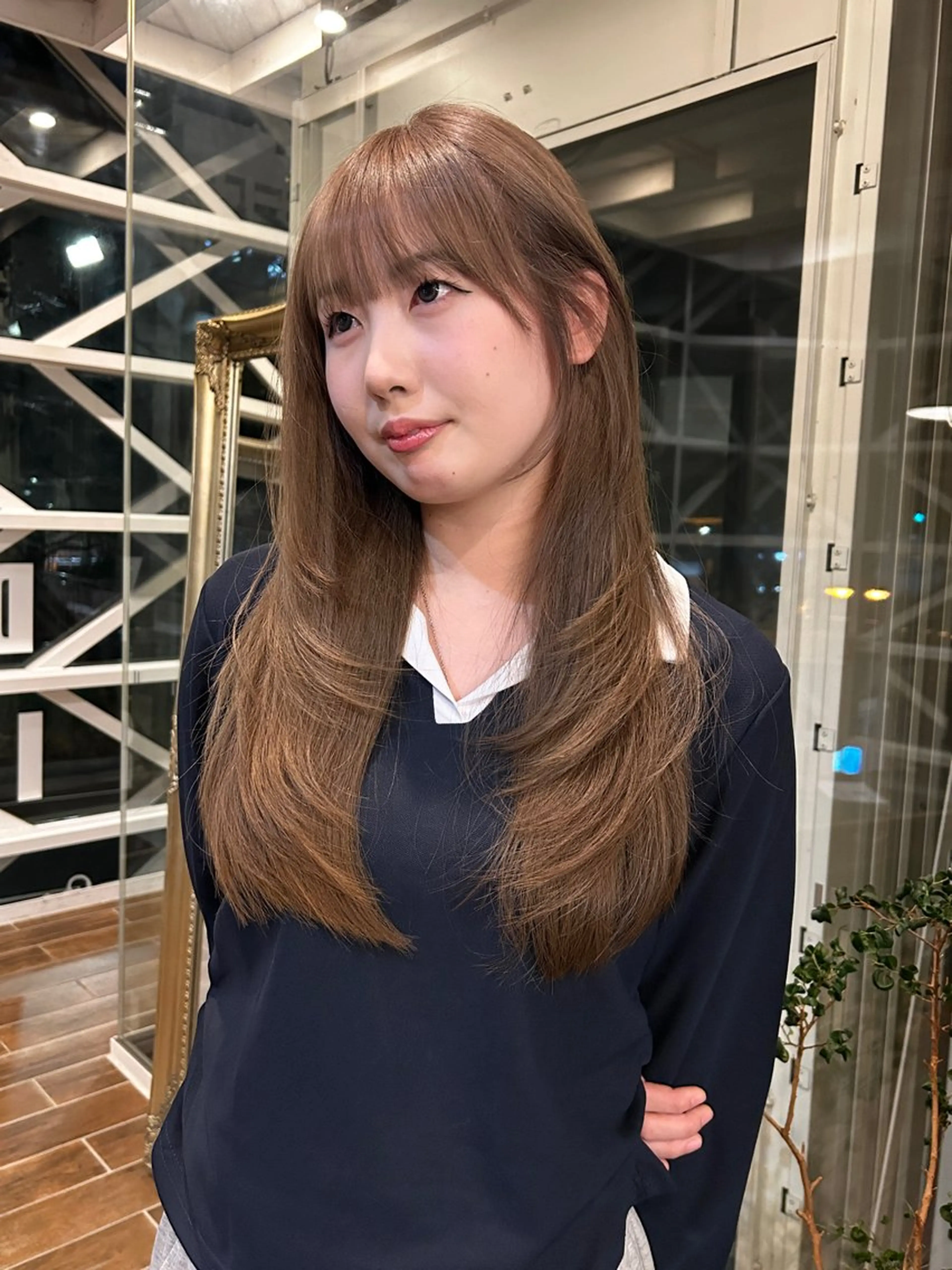 ロング ヘアカラー 西 優衣奈のヘアスタイル