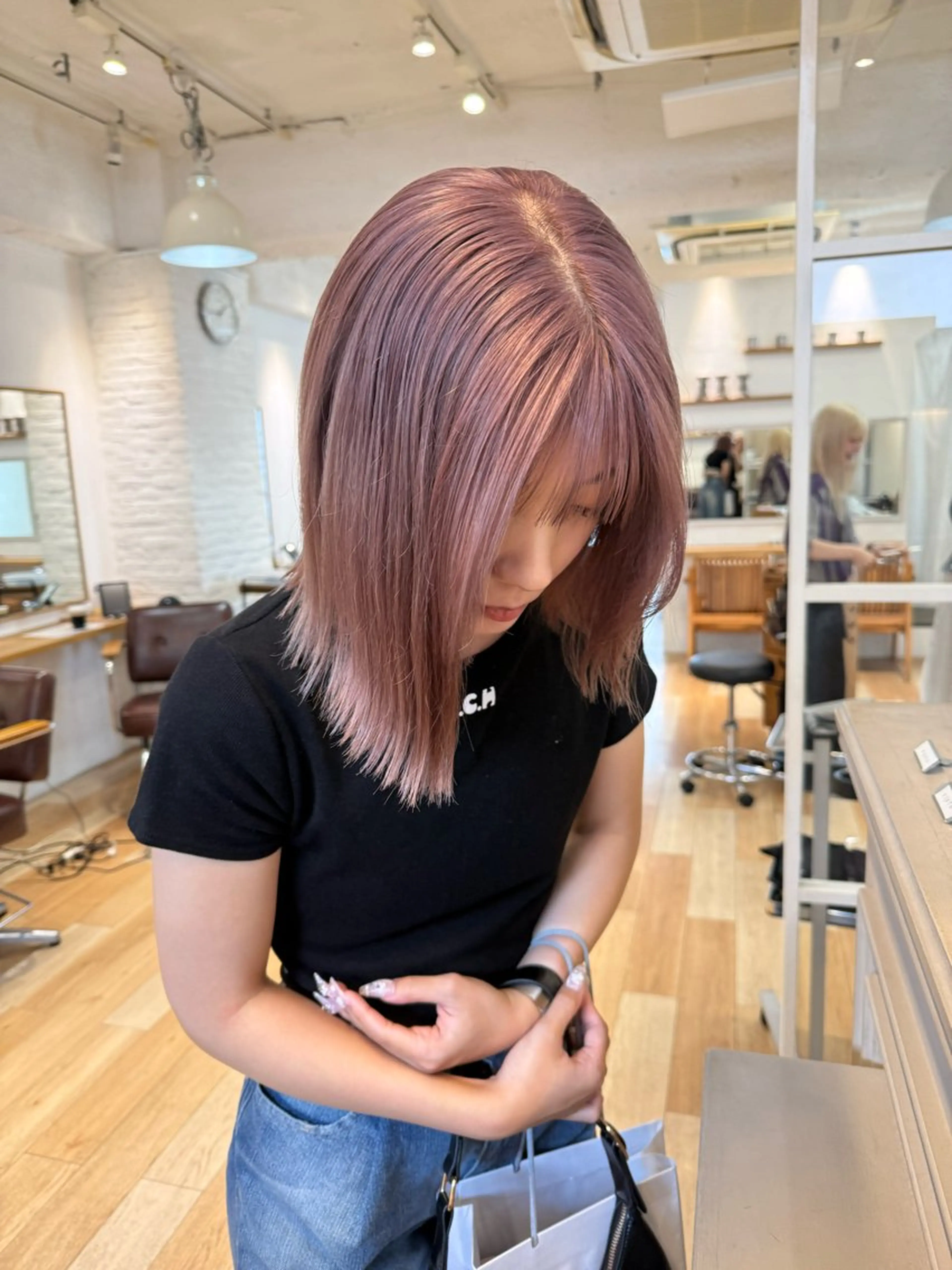 ミディアム カラー ミルクティー× グレージュMOMOのヘアスタイル