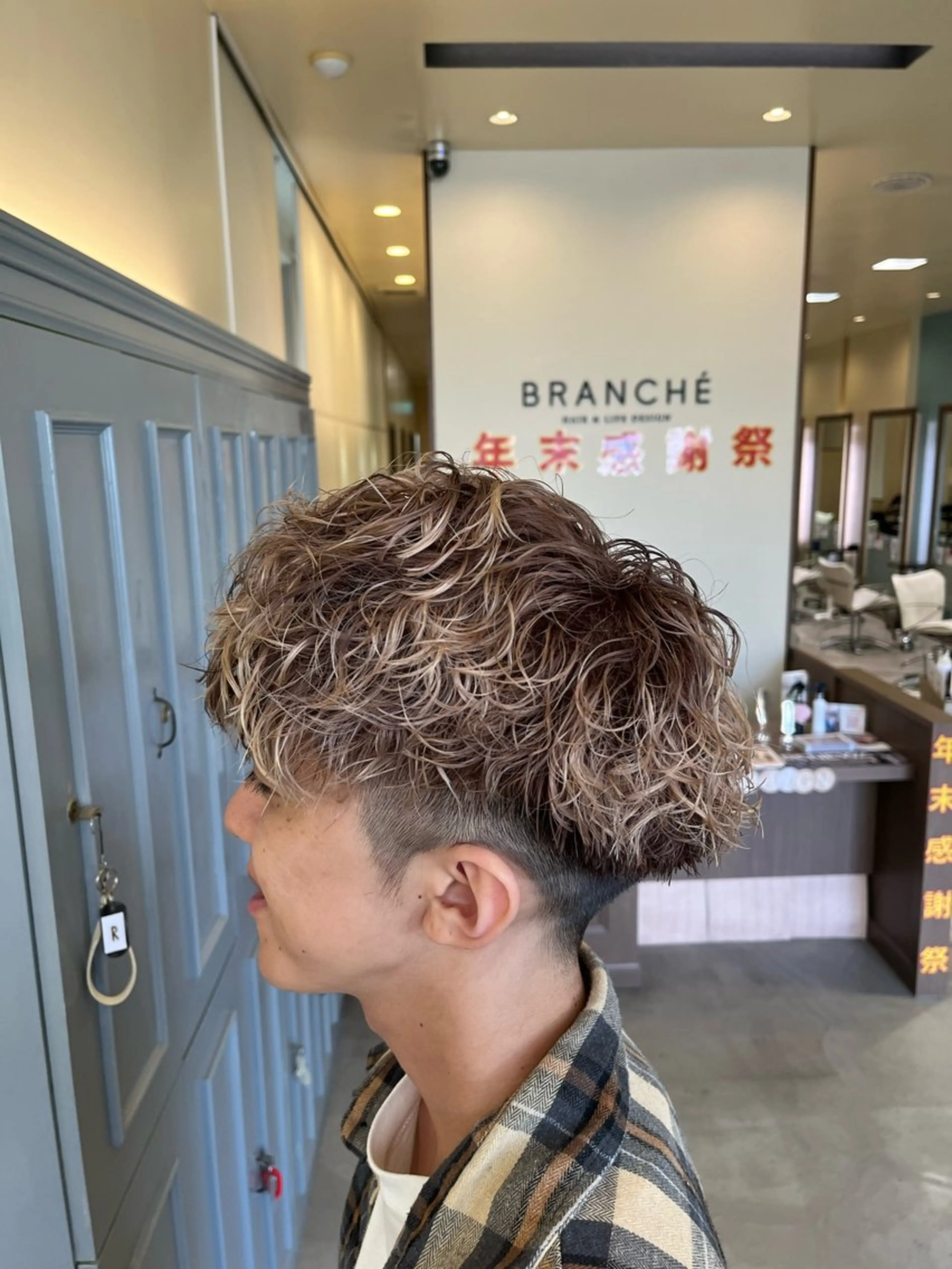 ショート カラー パーマ メンズ メンズブリーチ メンズハイライト メンズパーマ スペインカール ブリーチ カット パーマ 北川 寛之✨メンズパーマ✨のヘアスタイル